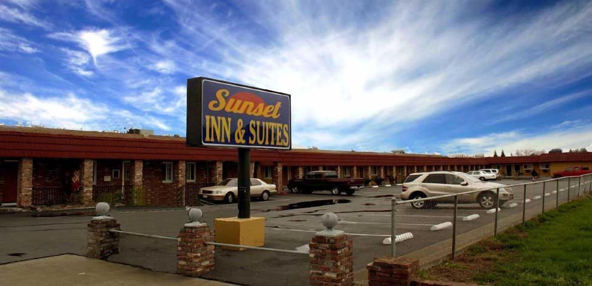 Varios Sunset Inn and Suites