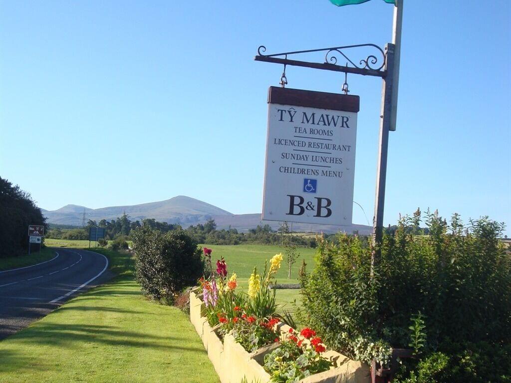 Varios Groeslon Ty Mawr B&B
