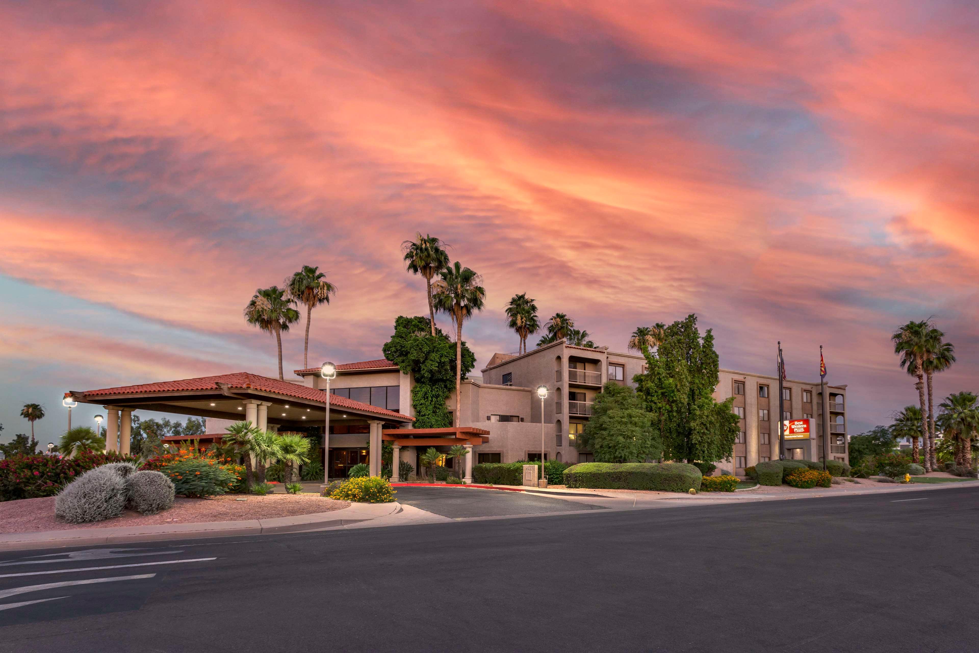 Vista Exterior Best Western Plus Scottsdale Thunderbird Suites