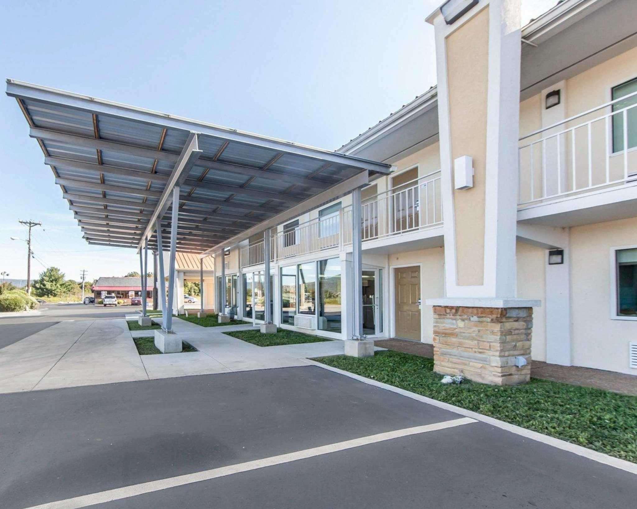 Varios Quality Inn & Suites