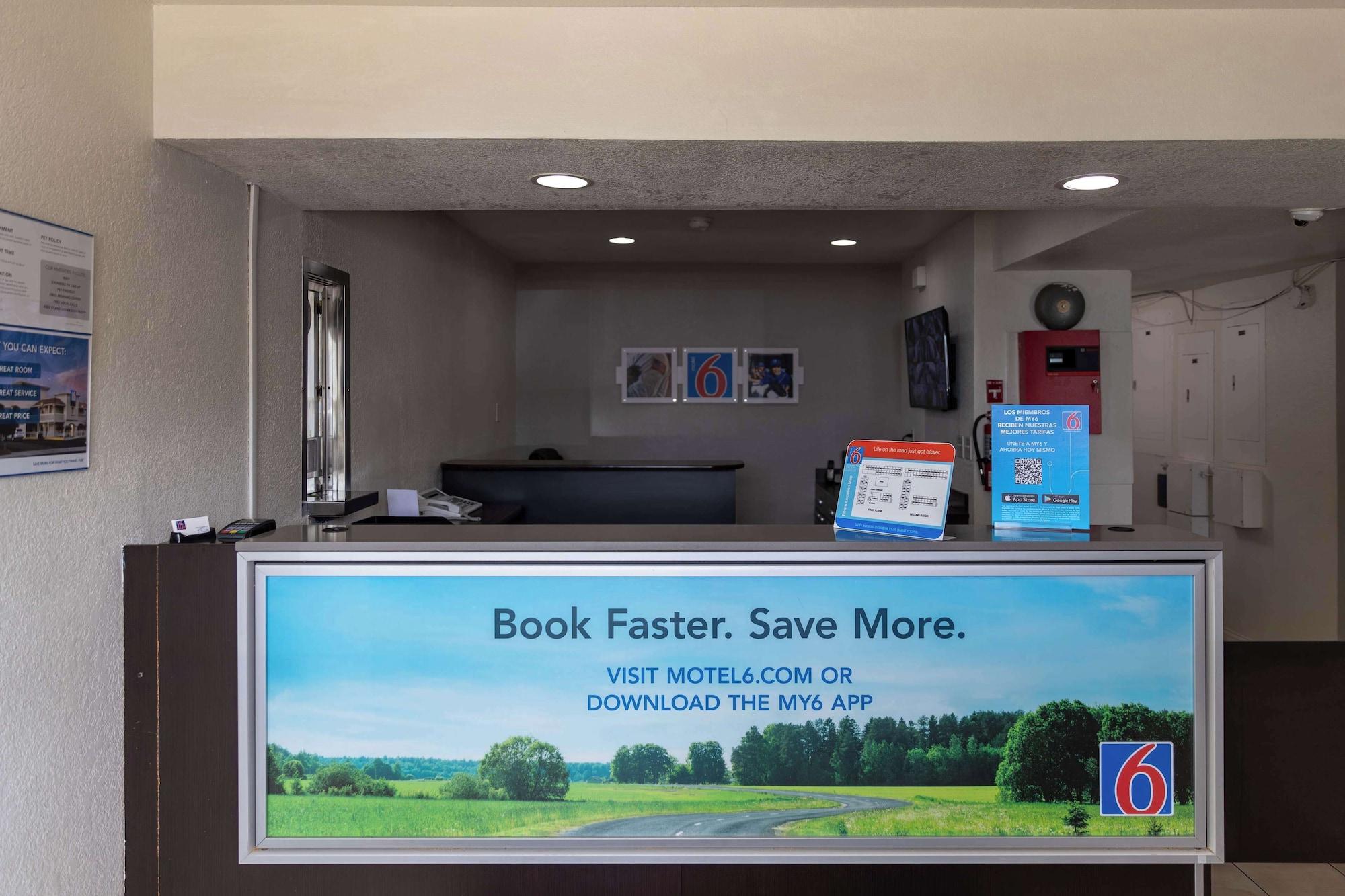 Vista Lobby Motel 6 Lufkin, TX
