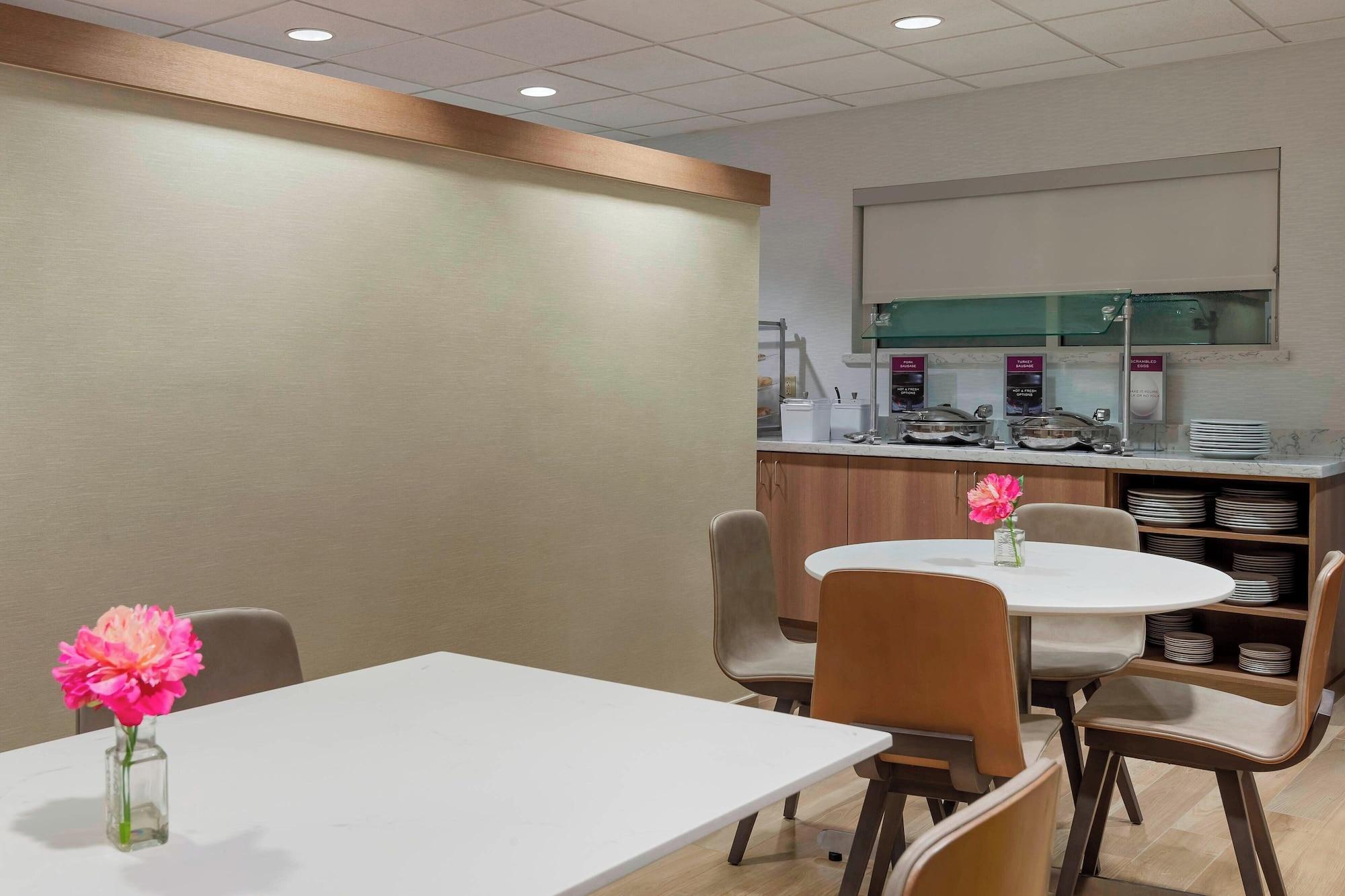 Restaurant Residence Inn by Marriott Tampa at USF/Medical Center
