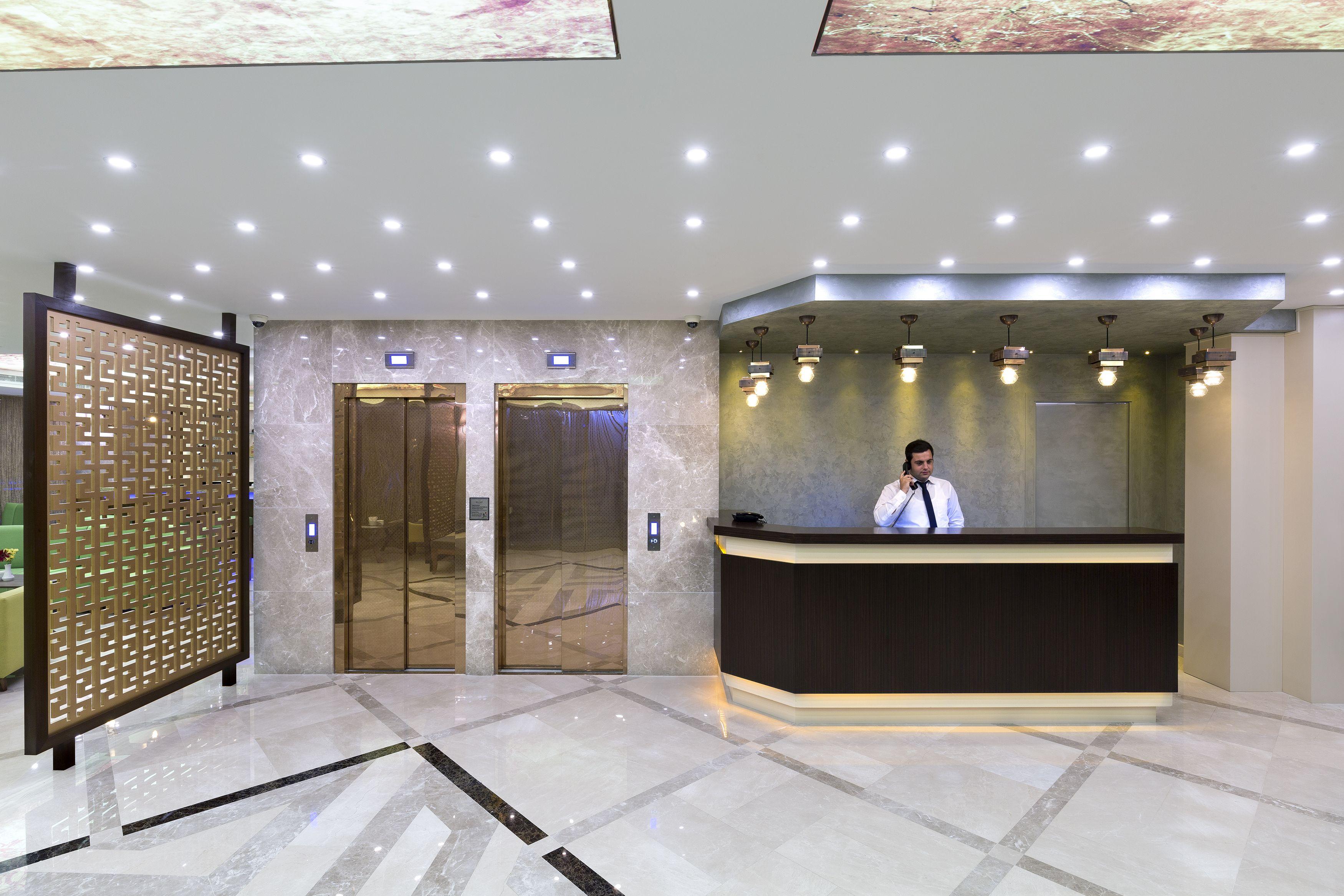 Vista Lobby Regard Hotel