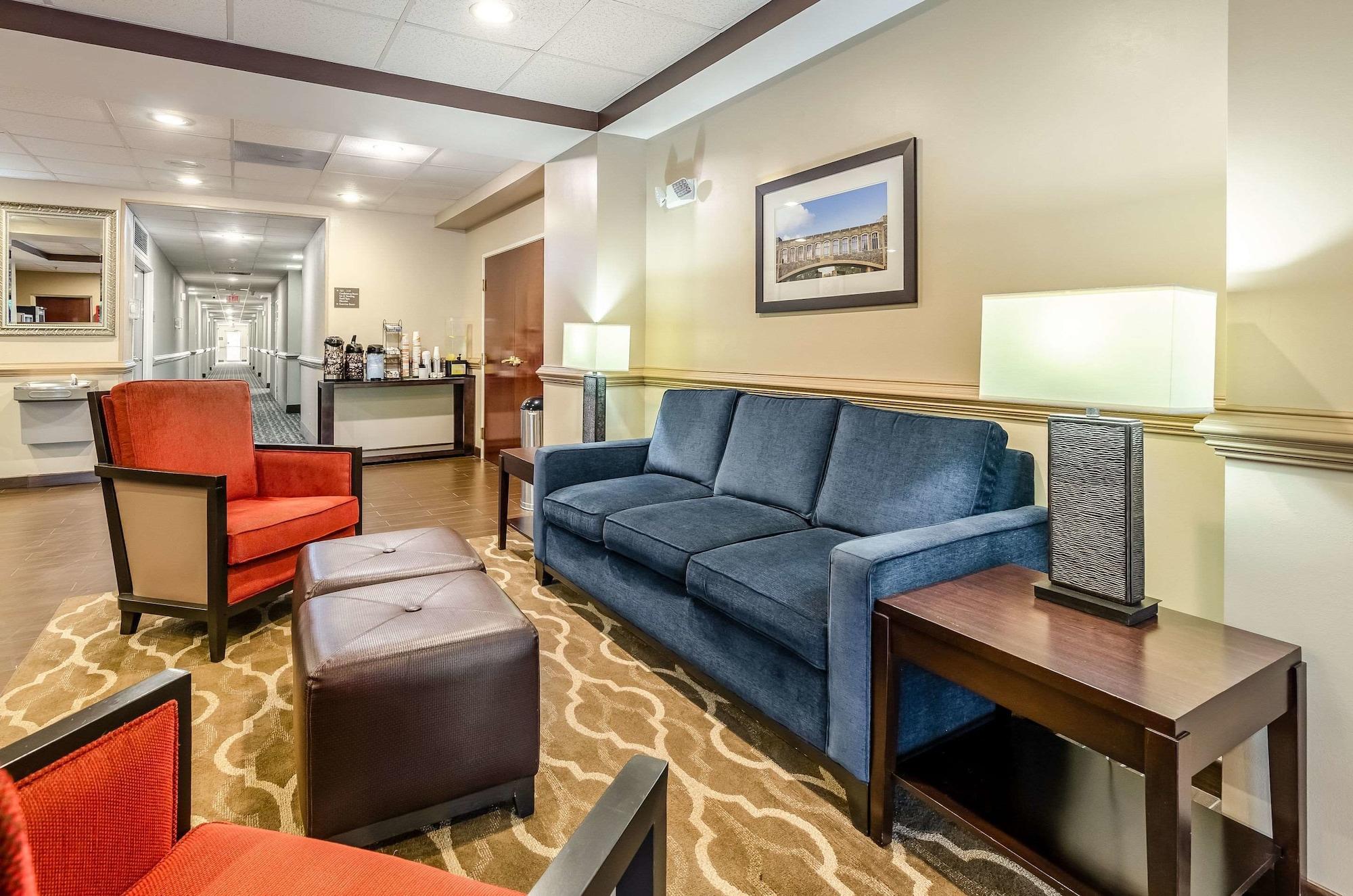 Vista Lobby Comfort Inn & Suites Christiansburg I-81