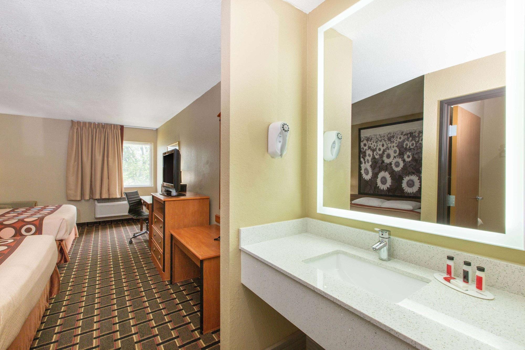 Equipamiento de Habitación Super 8 by Wyndham Ottawa