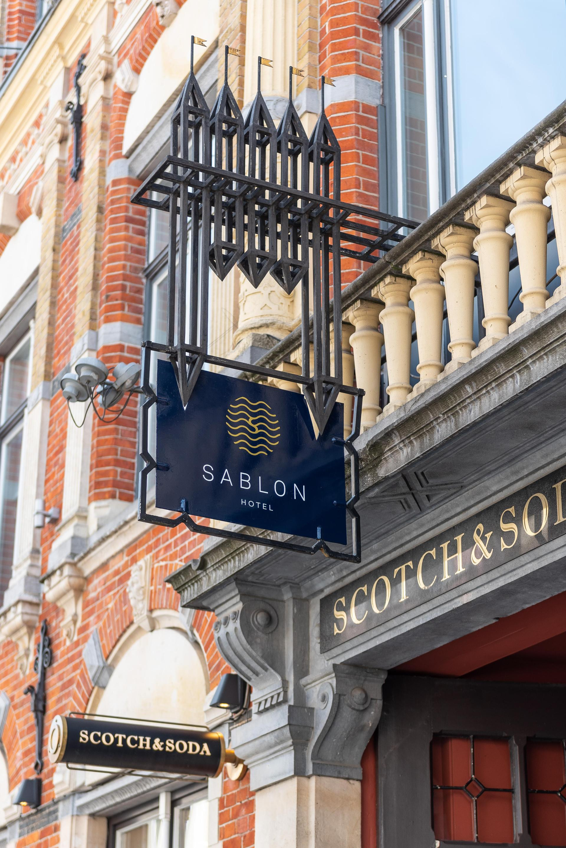 Vista Exterior Hotel Sablon