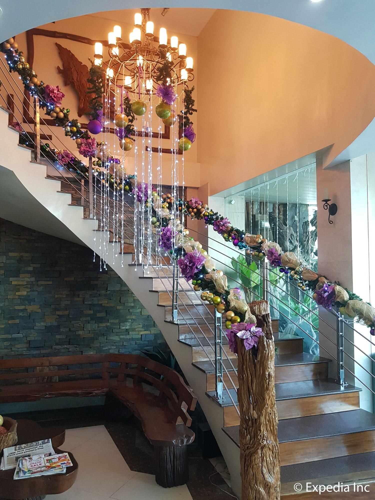 Varios GAP Plaza Hotel