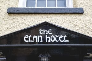 Alojamiento - The Elan Hotel