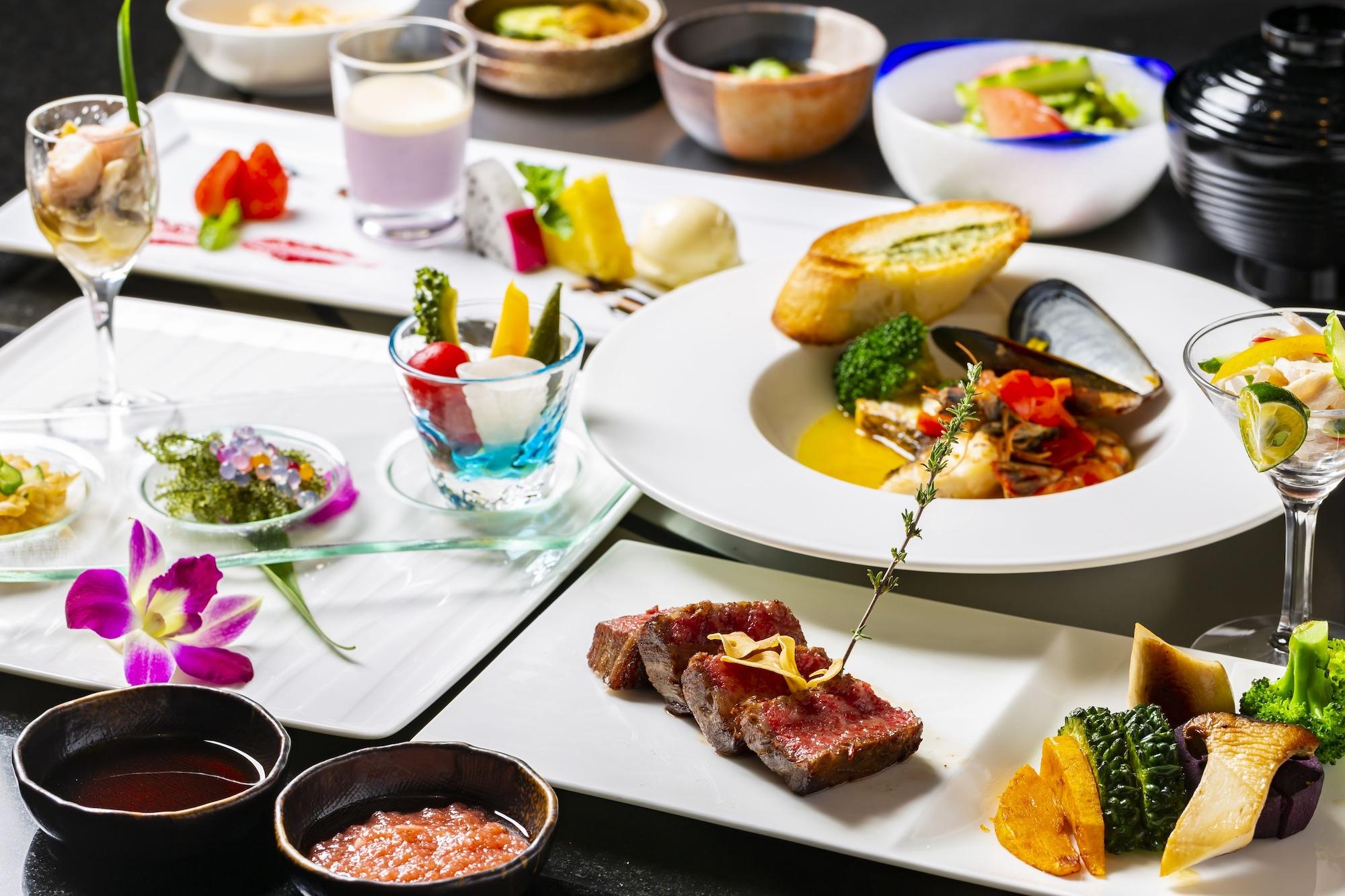 Restaurant Okuma Private Beach & Resort
