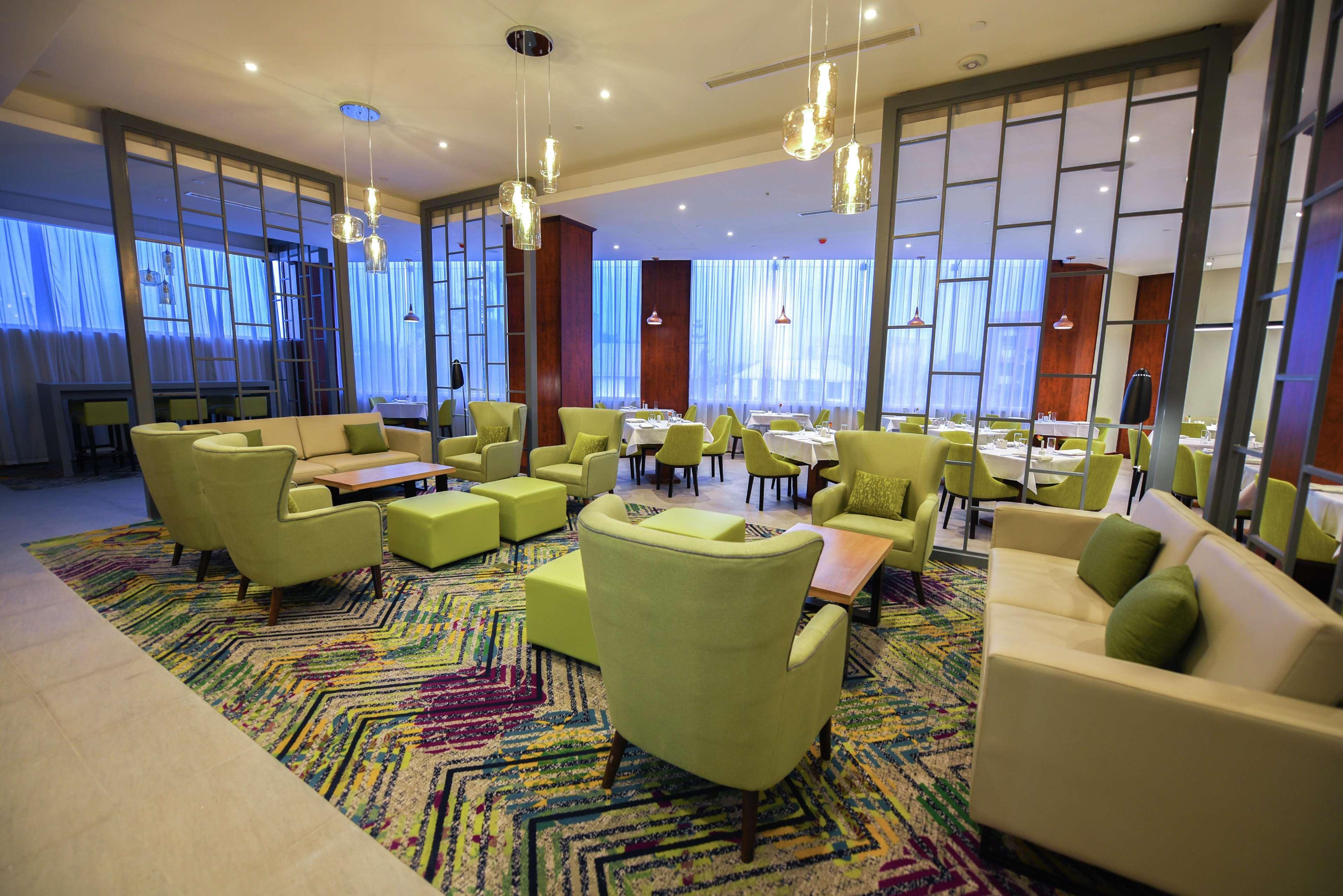 Restaurant Hilton Garden Inn Kampala