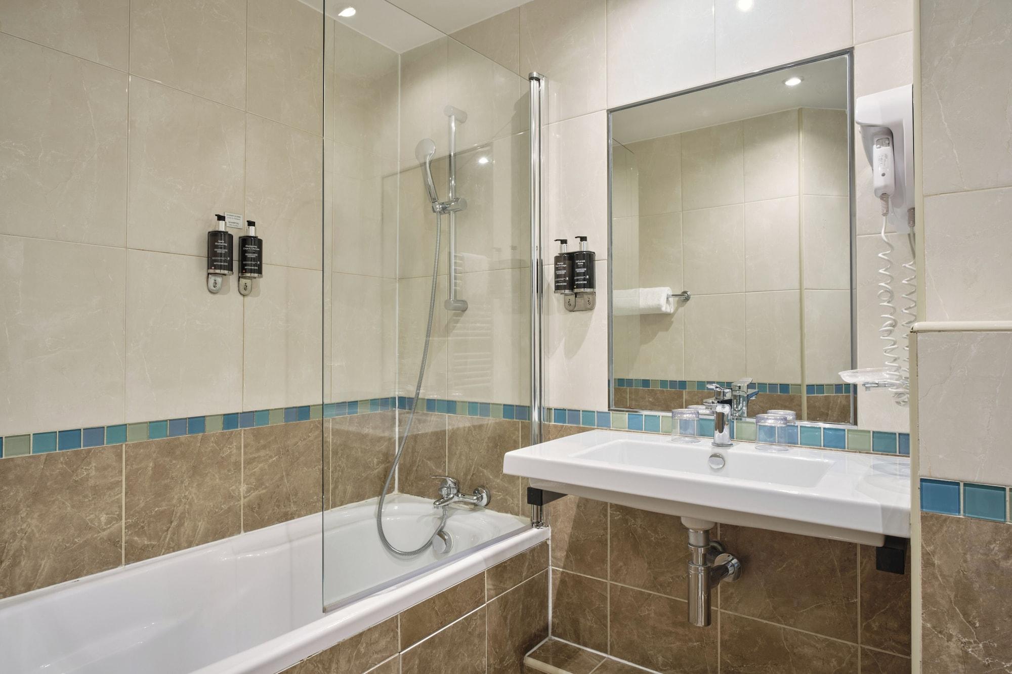 Equipamiento de Habitación Hôtel Etoile Saint Ferdinand by Happyculture