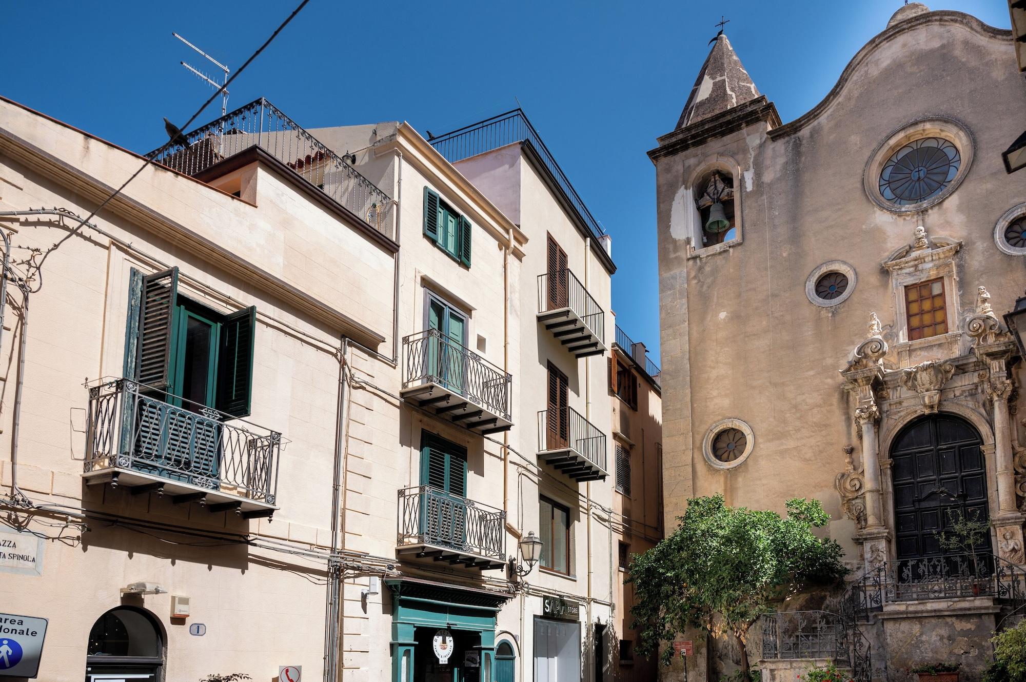 Vista Exterior BM SUITES CEFALU'