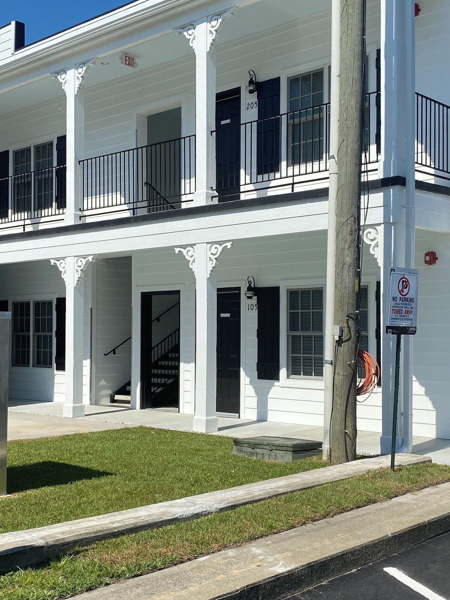 Vista Exterior Little Inn on Main