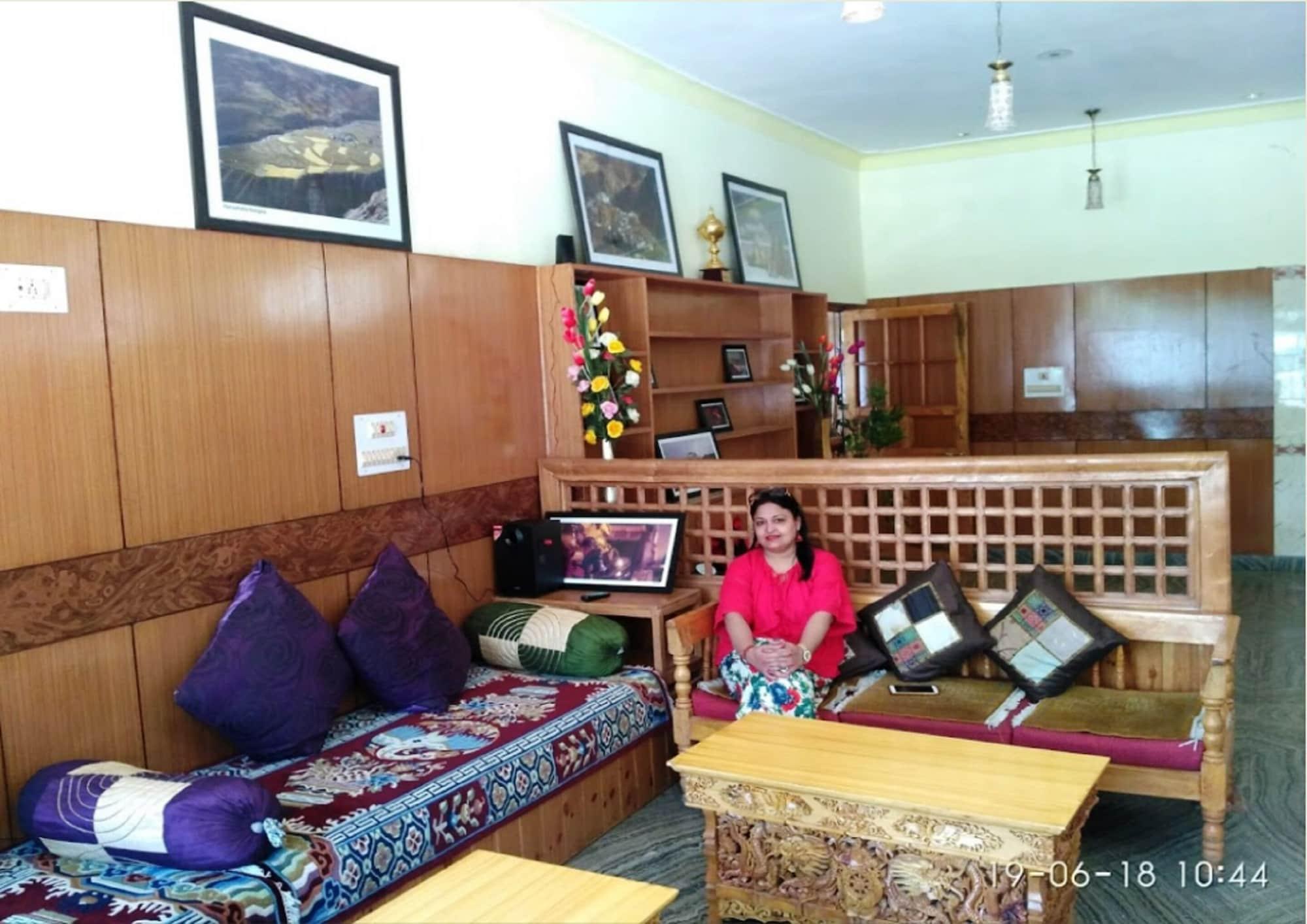 Vista Lobby TIH Royal Heritage Resort