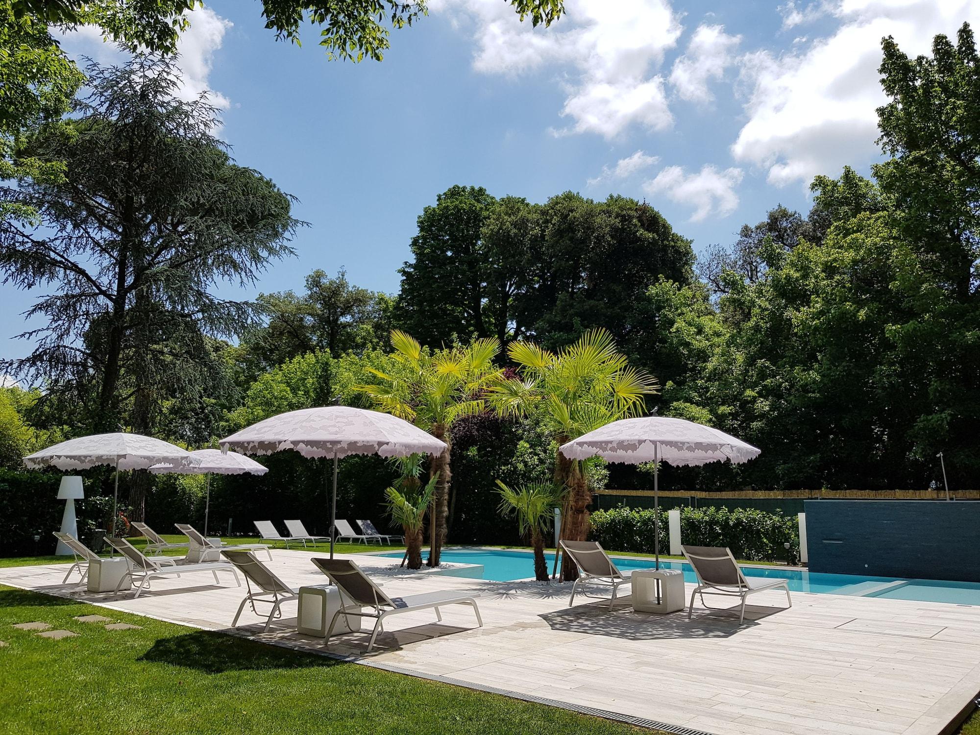 Vista Piscina Hotel Hambros Il Parco