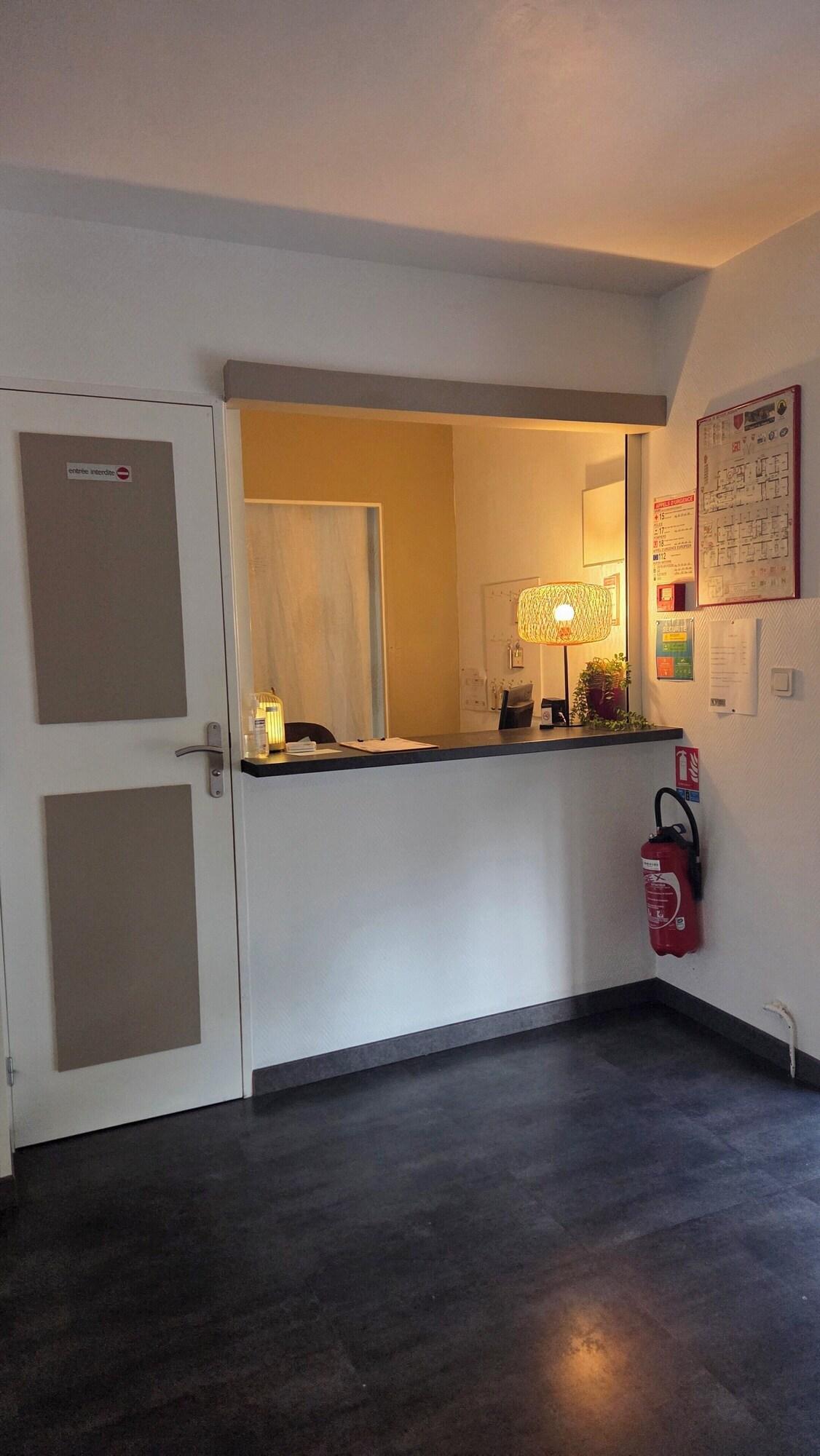 Vista Lobby HOTEL RESTAURANT MAS LE CHATELET