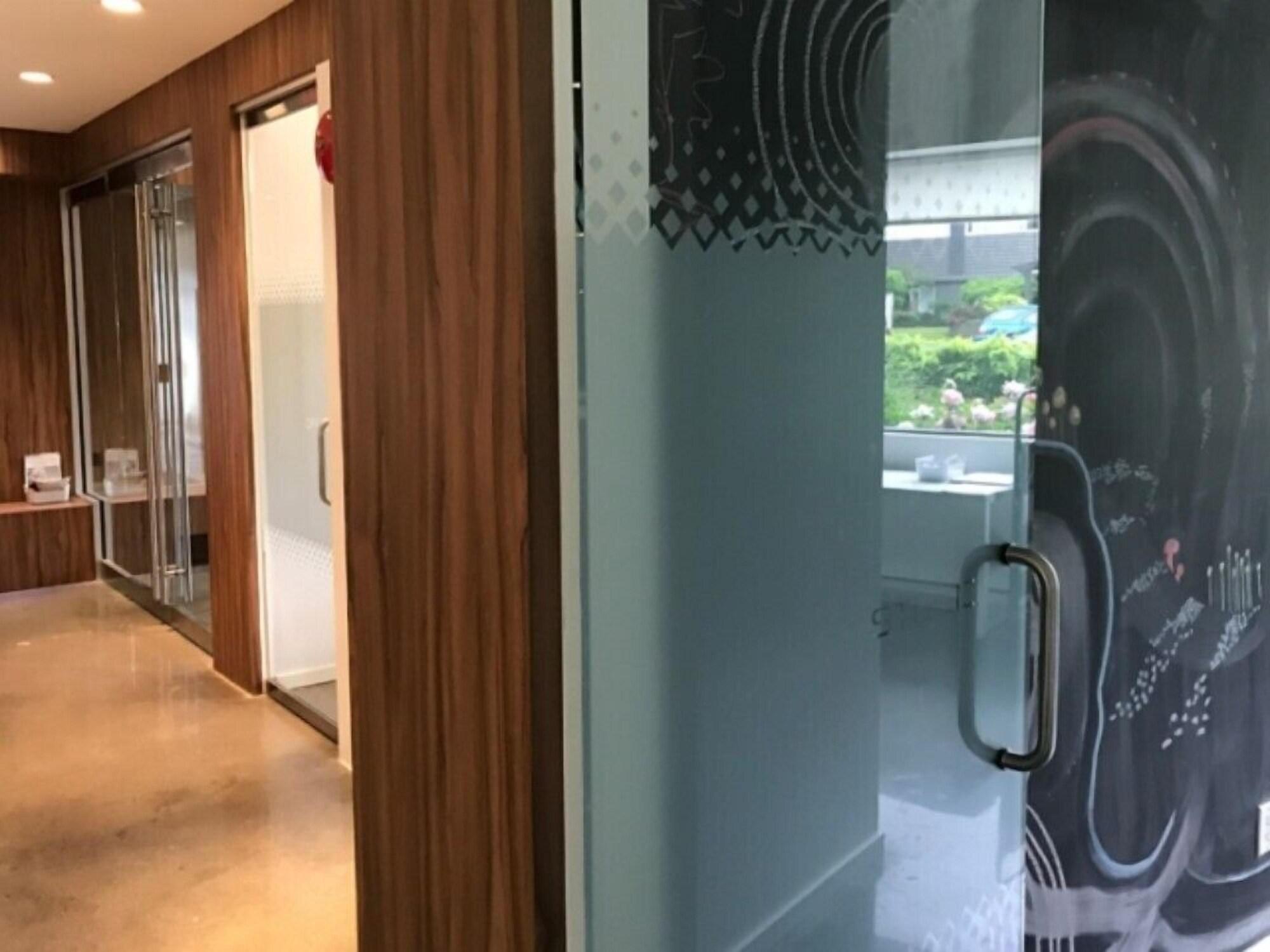 Spa Backpacker College at EC Vancouver: APT Living