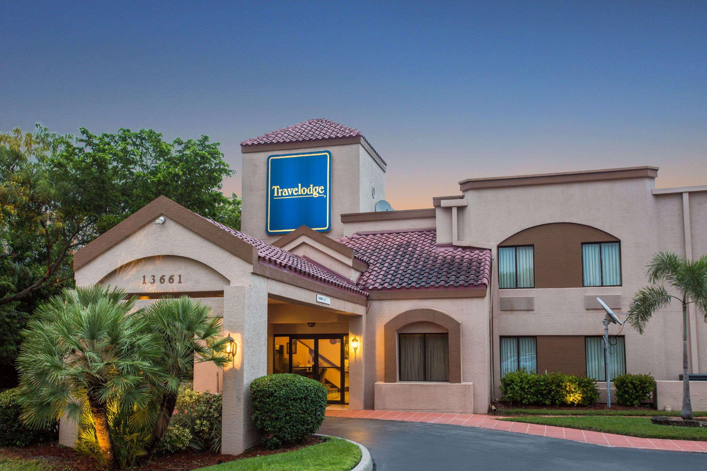 Vista Exterior Travelodge by Wyndham Fort Myers Airport