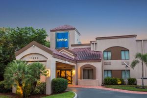 Alojamiento - Travelodge by Wyndham Fort Myers Airport