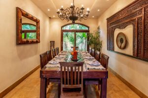 Alquiler Vacacional - Mediterranean-style Flamingo mansion offers the ultimate in beachfront luxury