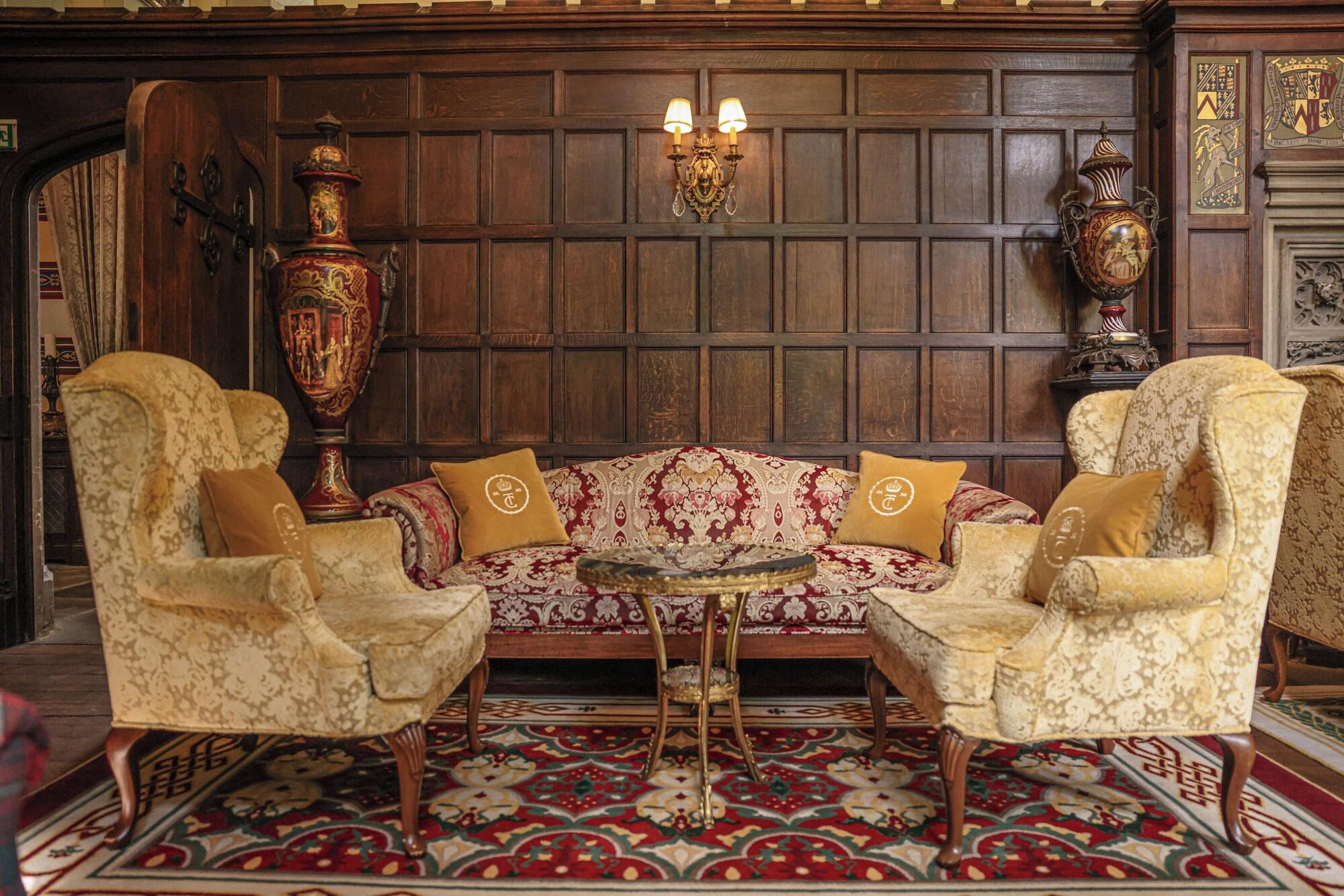 Vista Lobby Thornbury Castle, Relais & Châteaux