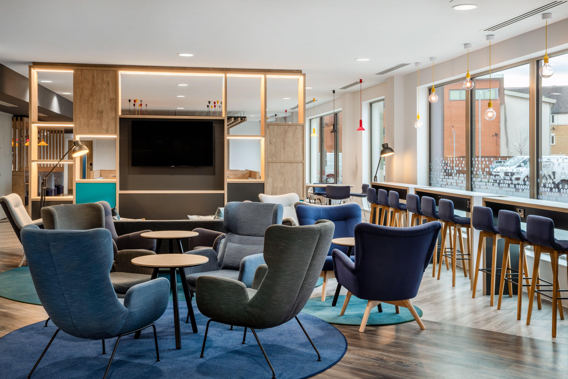 Vista Lobby Holiday Inn Express Cambridge West Cambourne by IHG