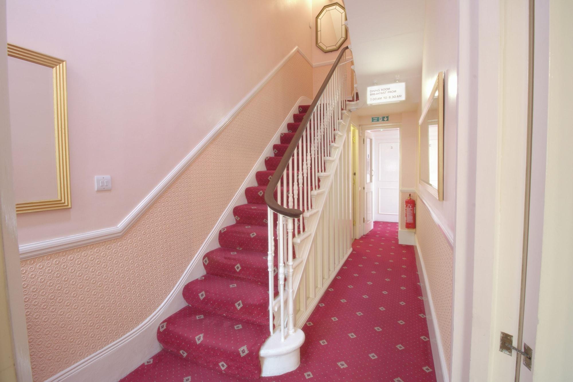 Vista Lobby Balmoral House Hotel