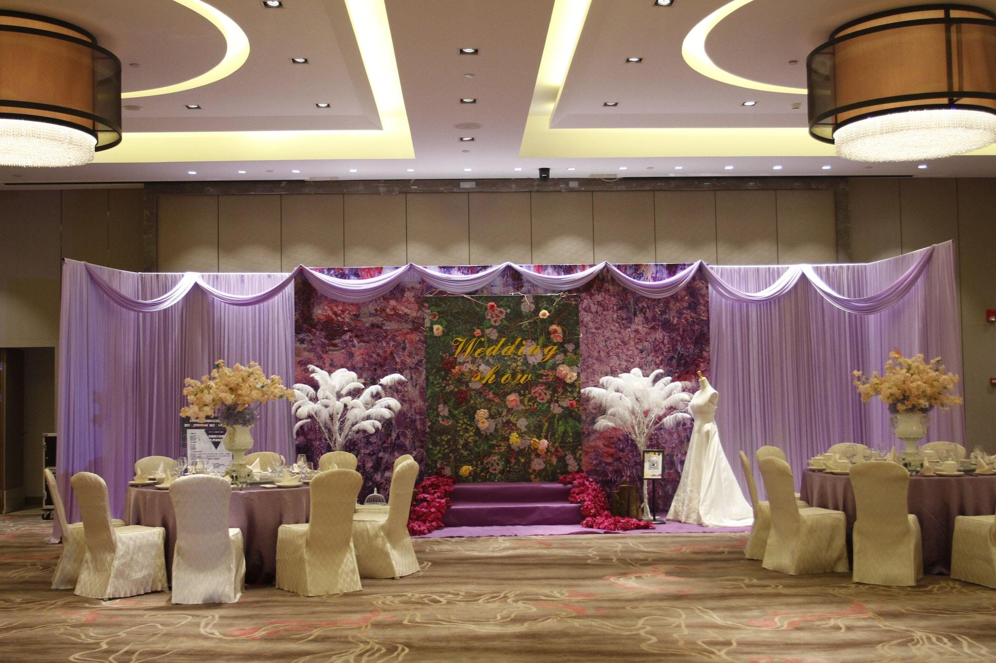 Vista Lobby HUALUXE Hotels & Resorts Yangjiang City Center by IHG