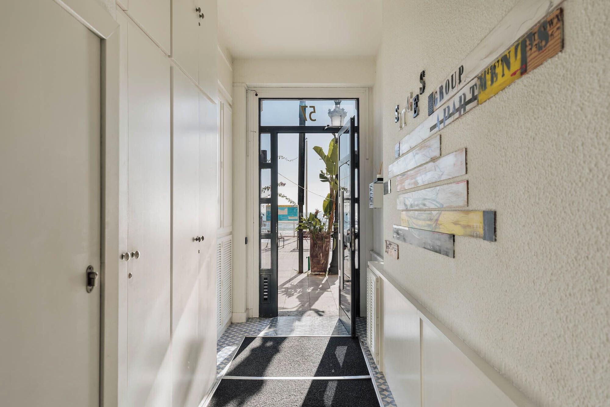 Varios Sitges Group Beach Dreams