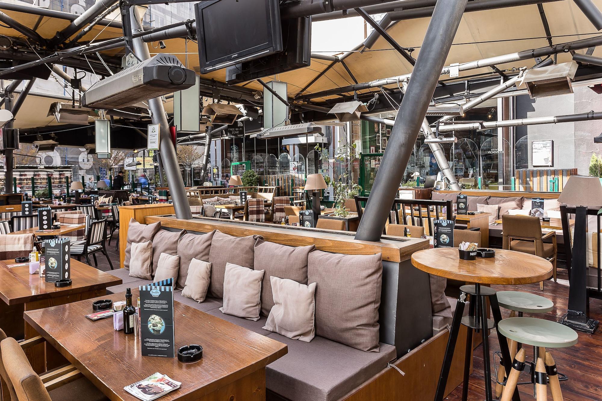 Bar/Salón London B&B Hotel