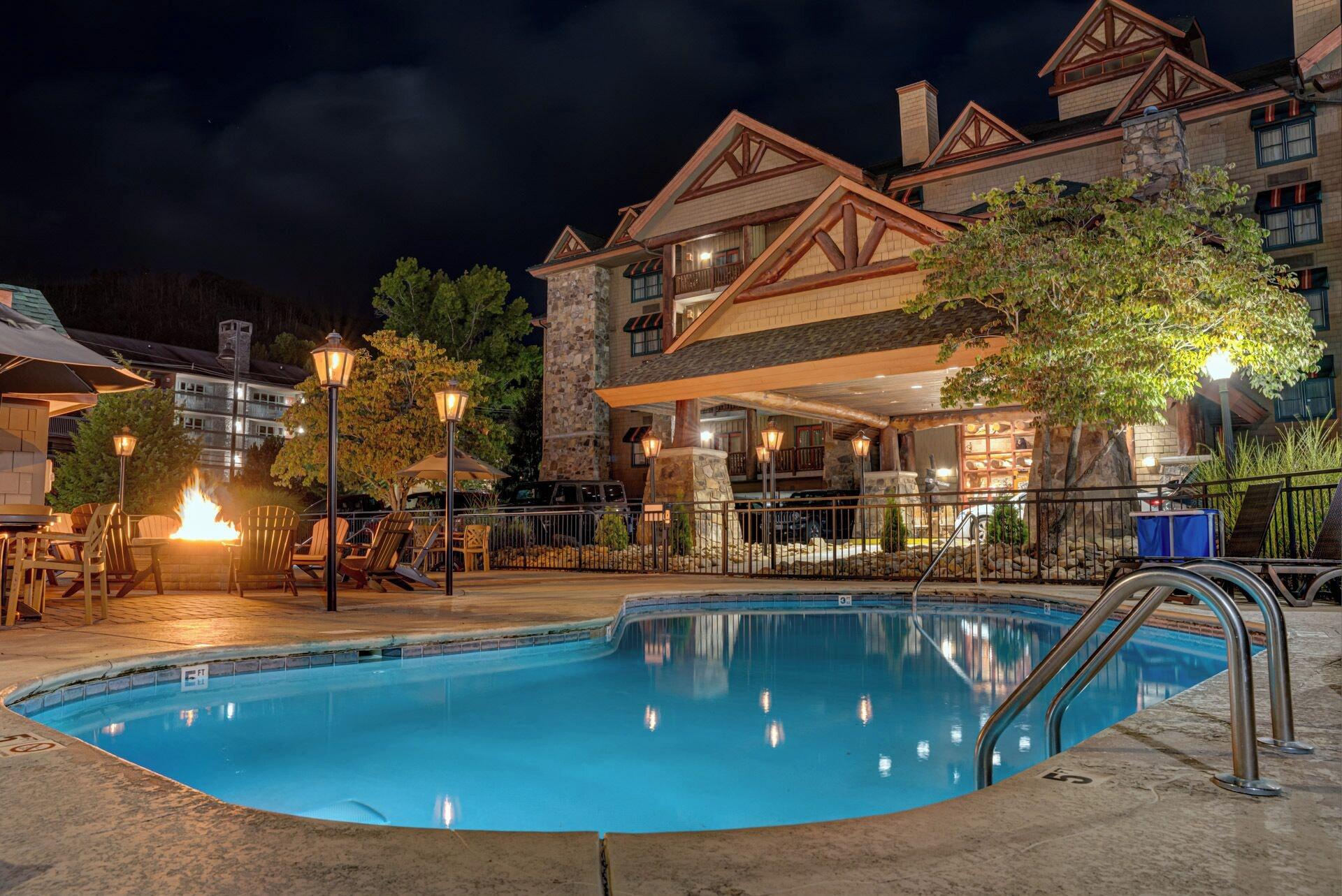 Vista Exterior Bearskin Lodge on the River