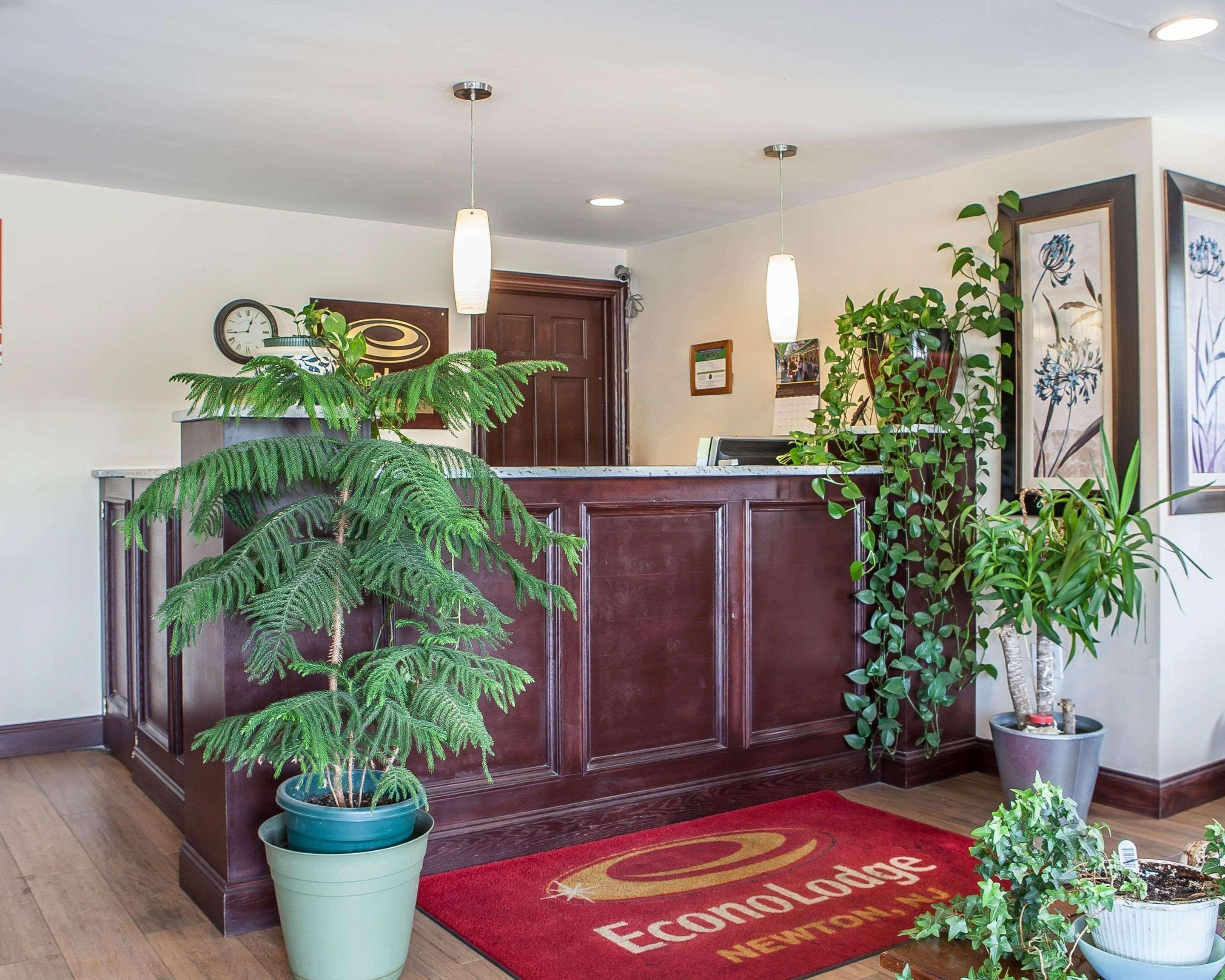 Vista Lobby Econo Lodge Newton