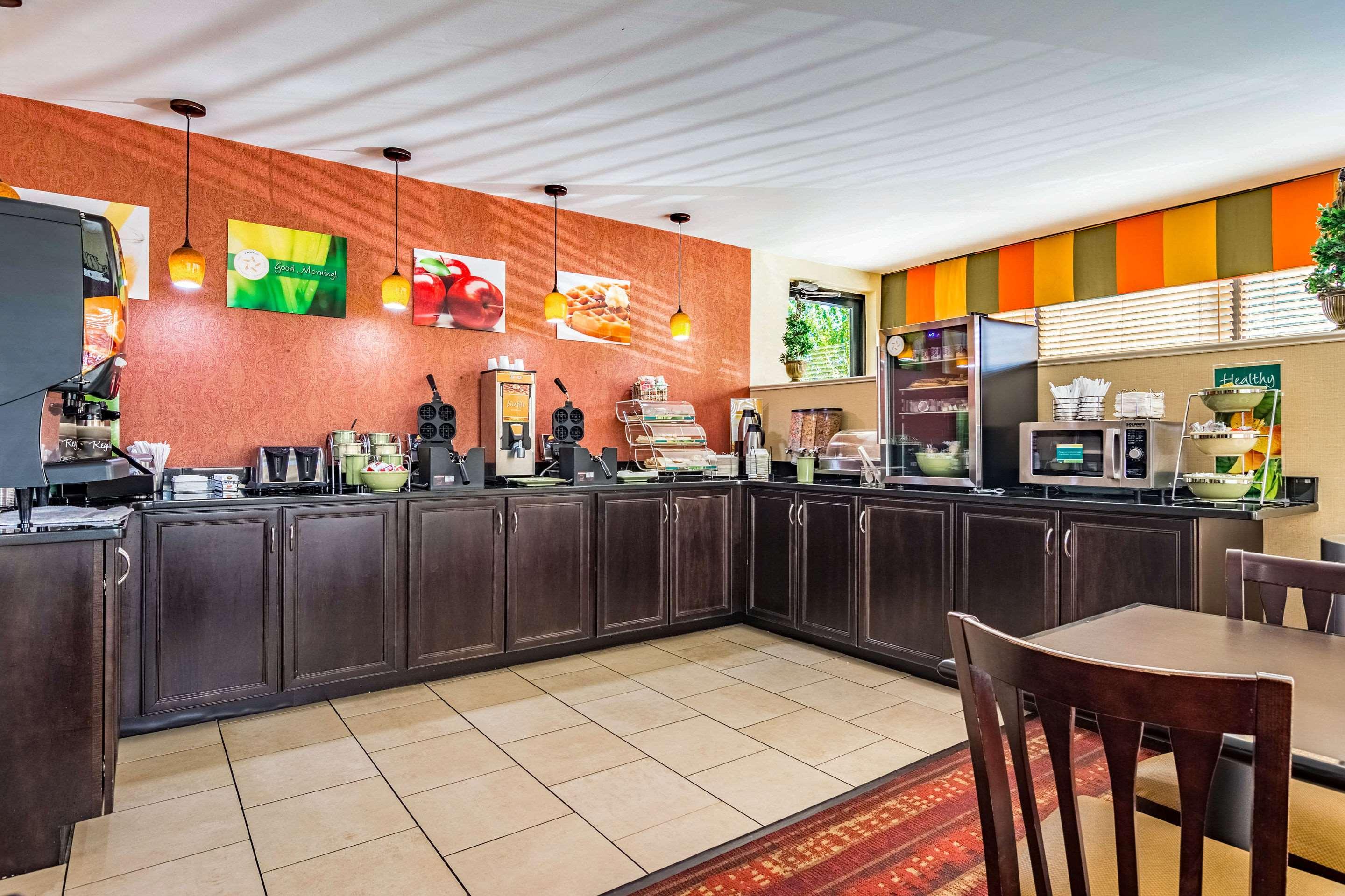 Restaurant Quality Inn Columbus near Fort Benning