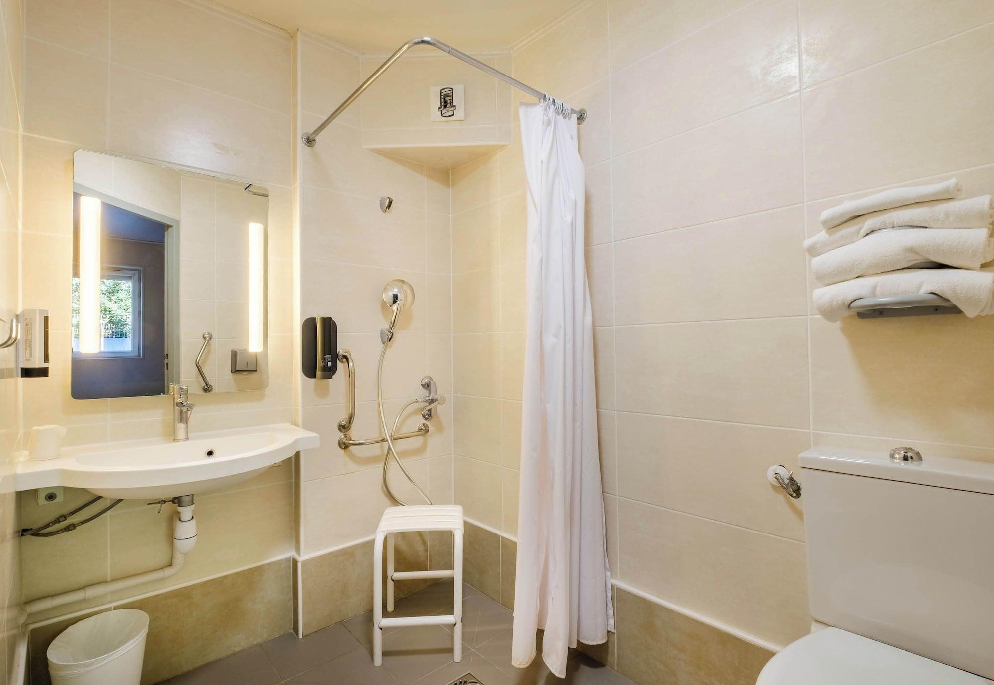 Equipamiento de Habitación B&B HOTEL Villeneuve-Loubet Plage