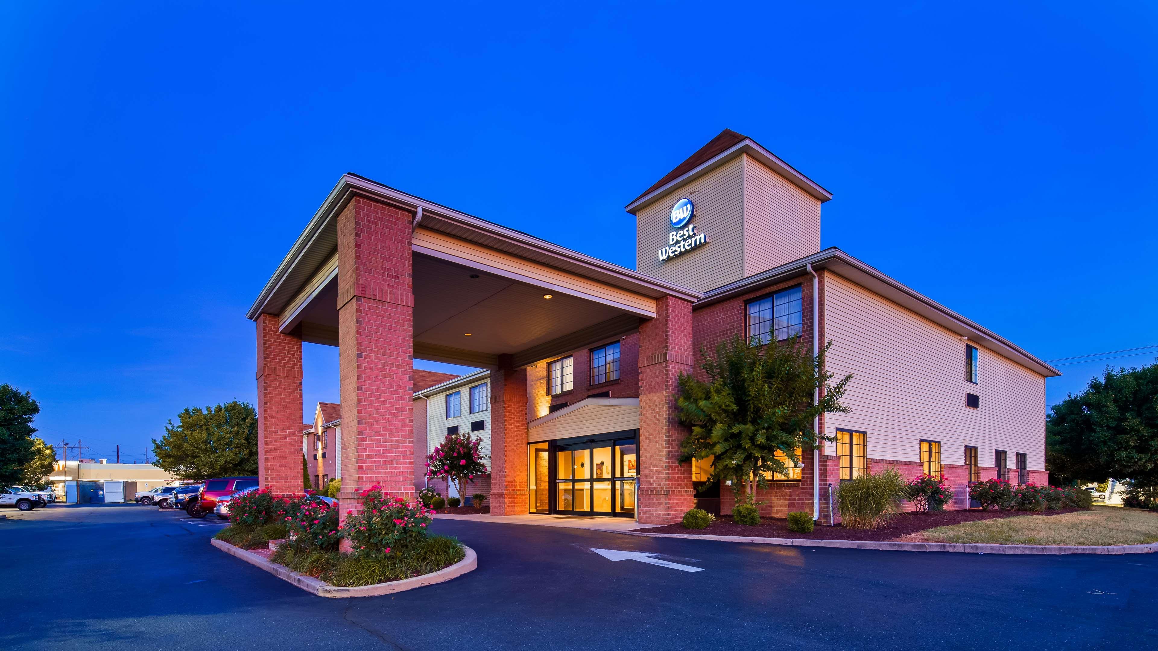Vista Exterior Best Western Denton Inn