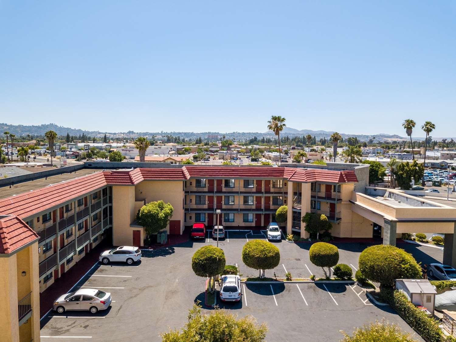 Vista Exterior SureStay Plus Hotel by Best Western El Cajon