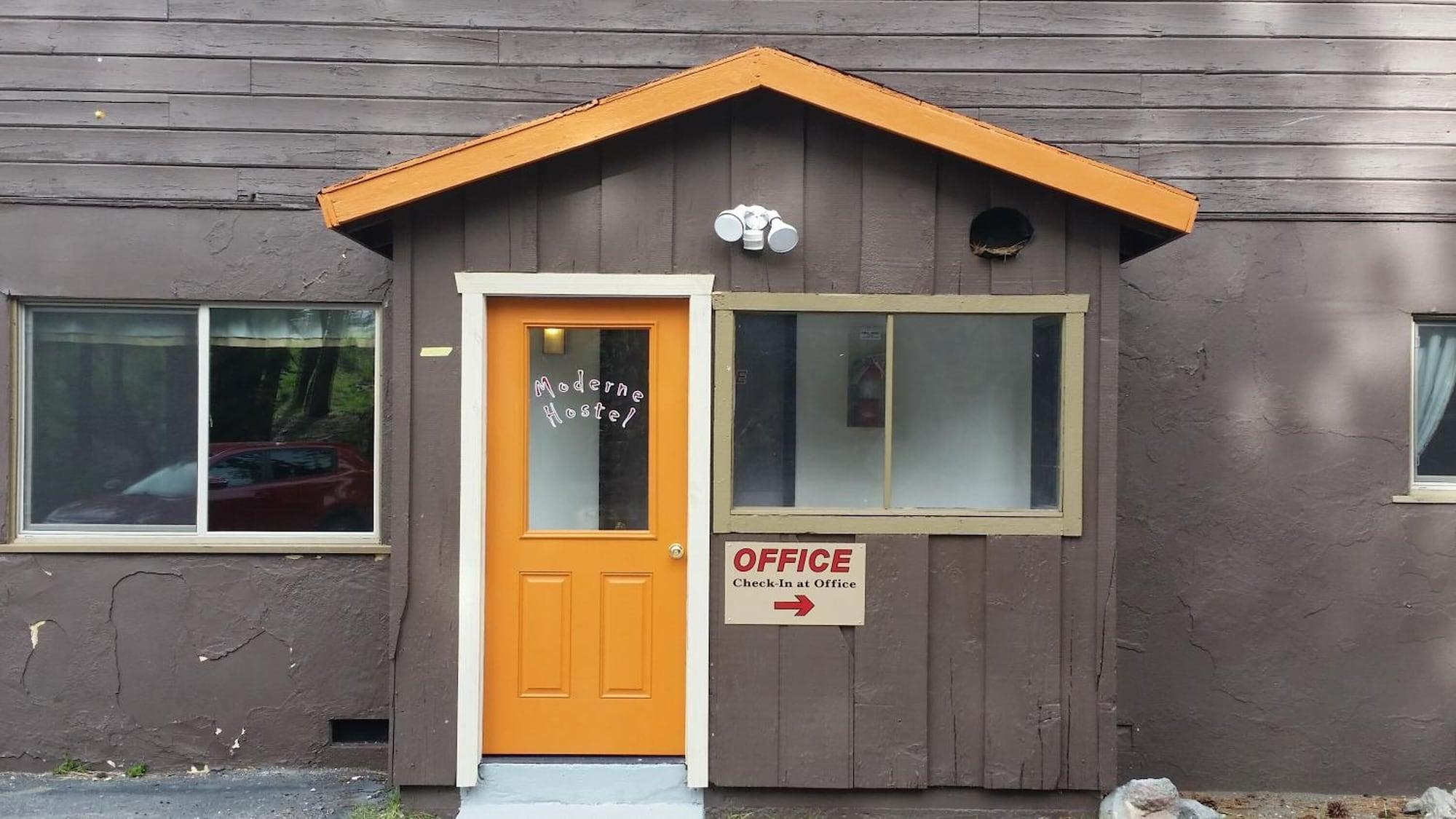 Vista Exterior Moderne Hostel