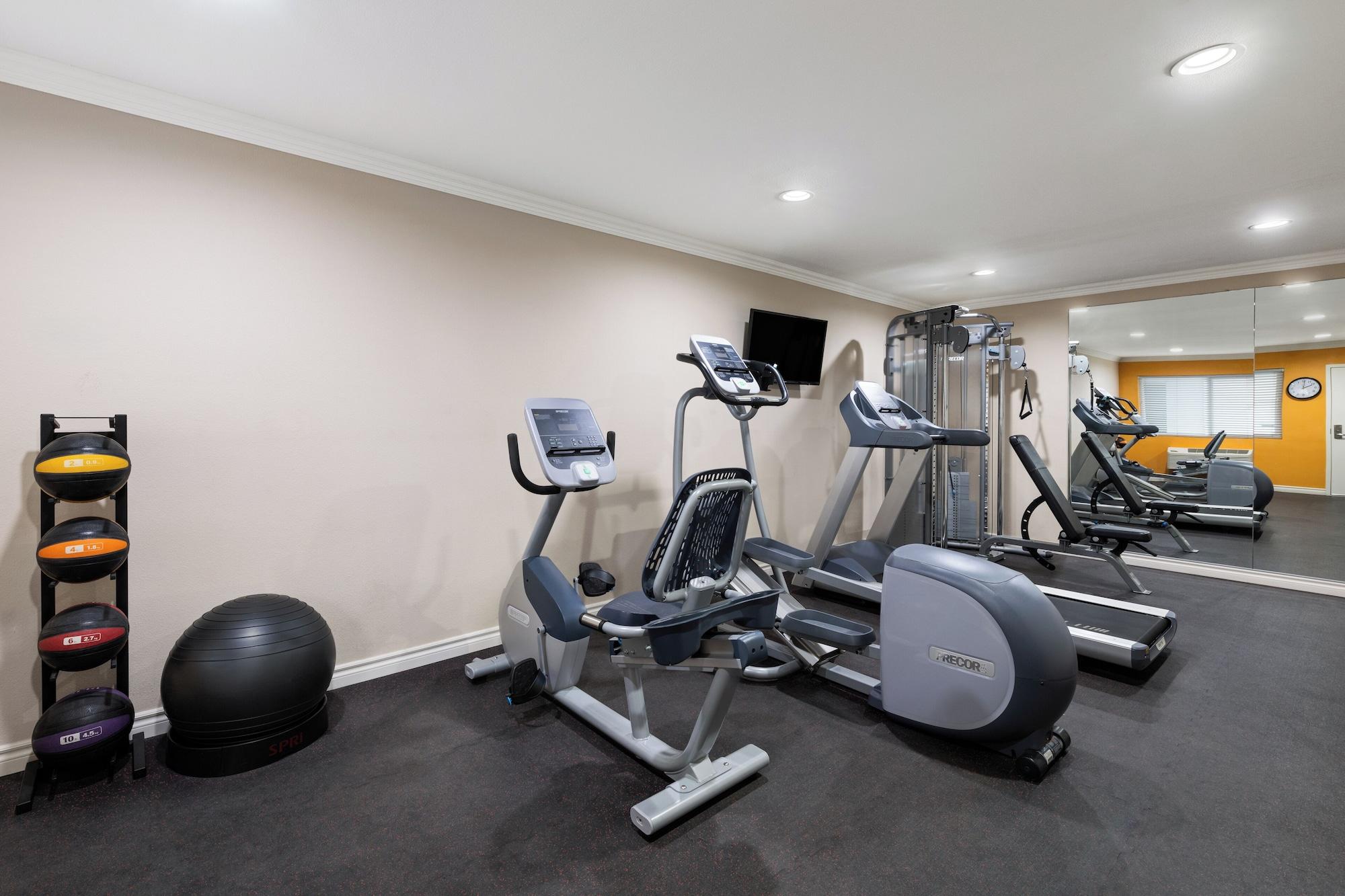 Gimnasio Solara Inn and Suites