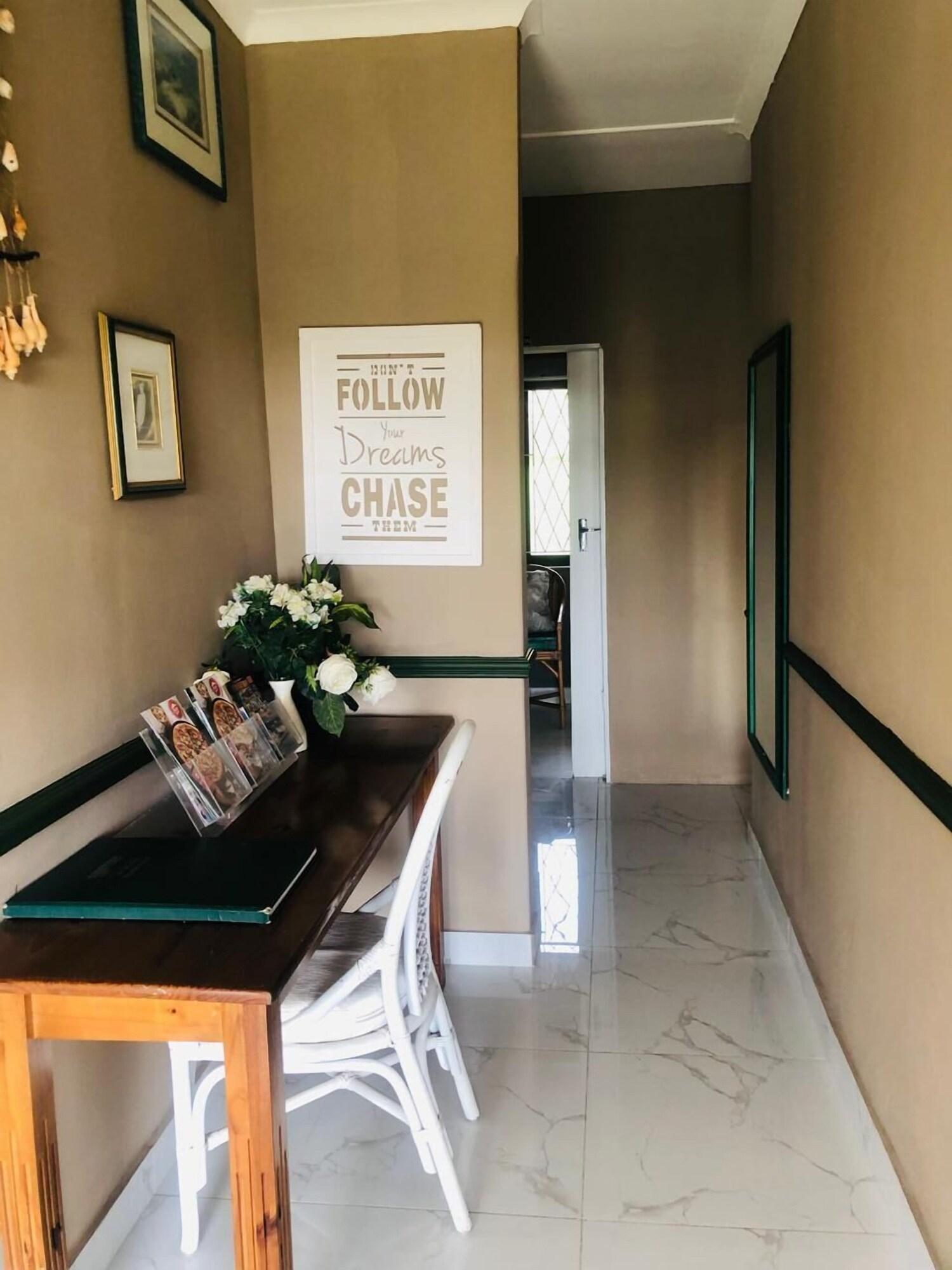 Vista Exterior Shelly Beach lodg