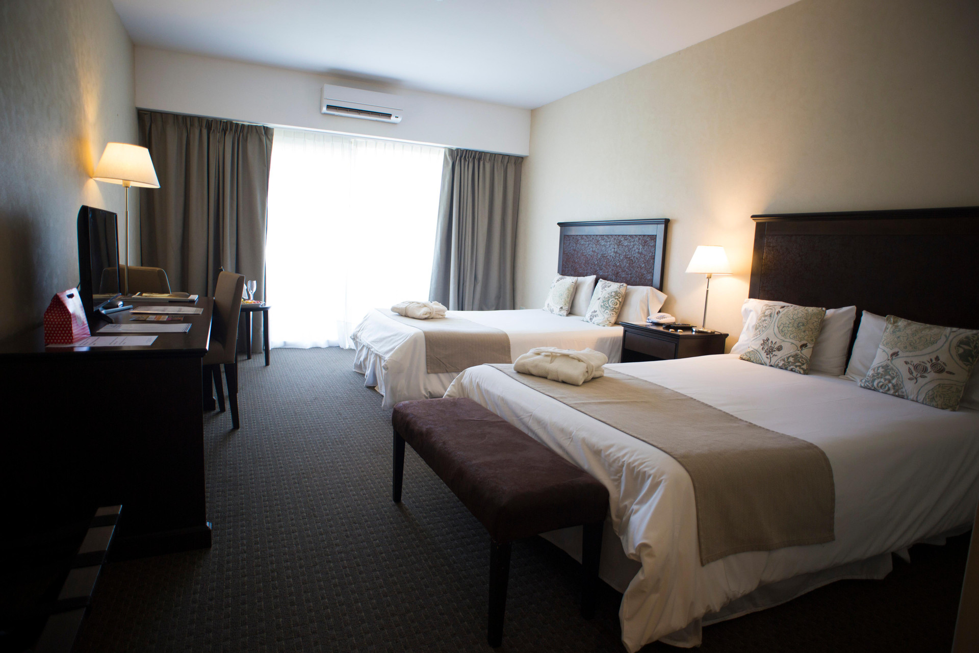 Set de Habitación Howard Johnson Hotel & Convention Center Madariaga Carilo