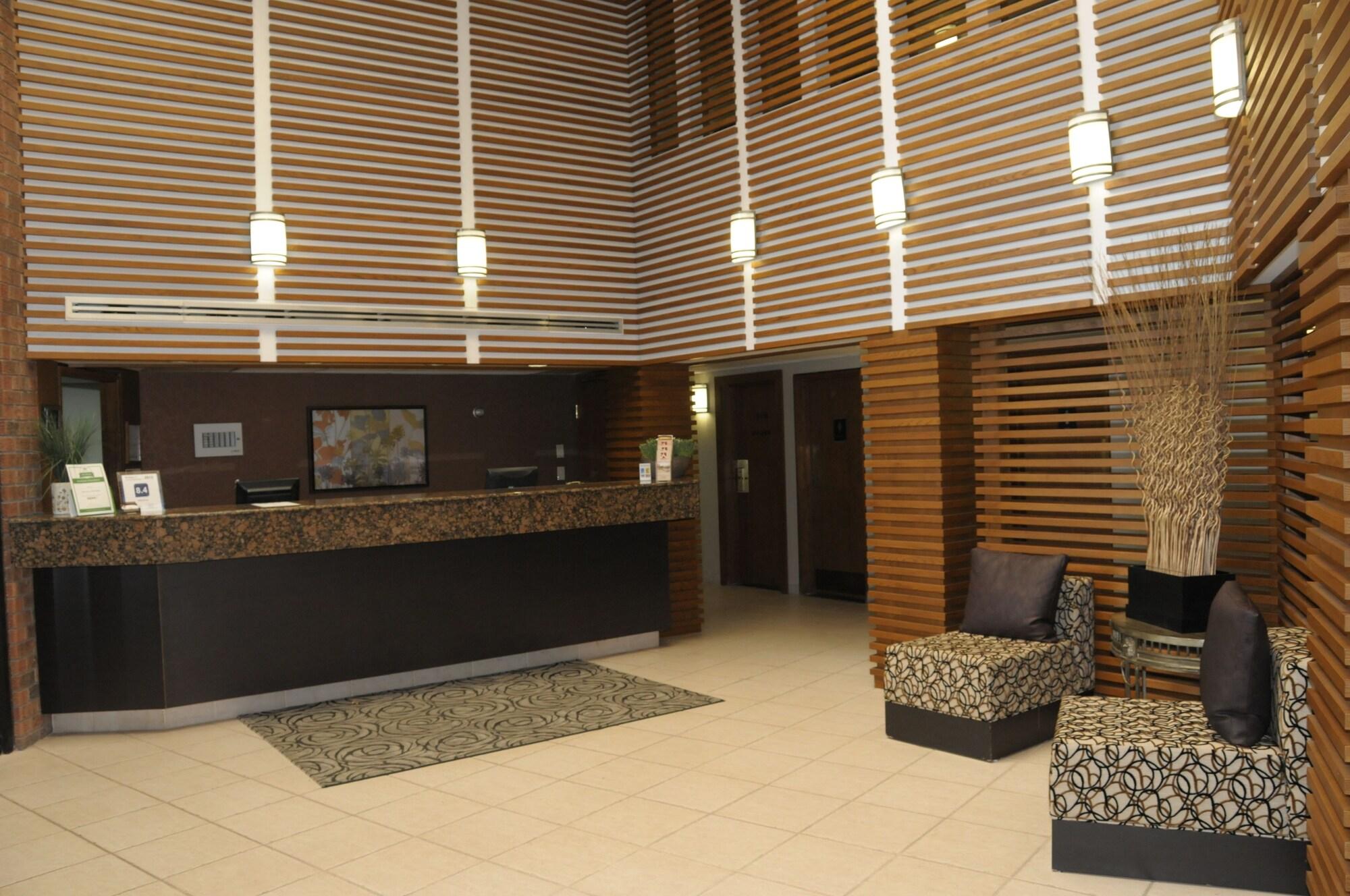 Vista Lobby Admiral Inn Burlington