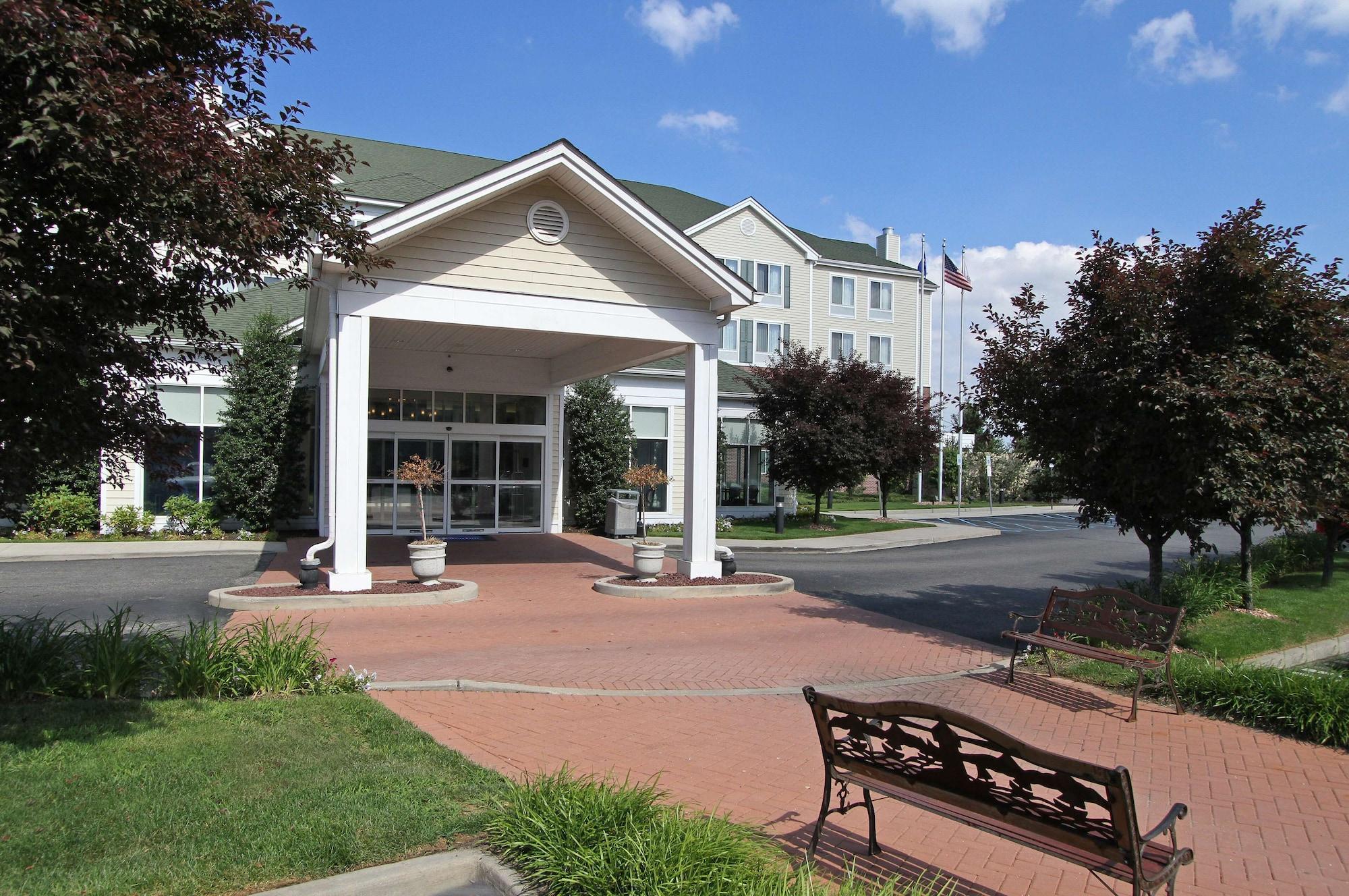 Vista Exterior Hilton Garden Inn Westbury
