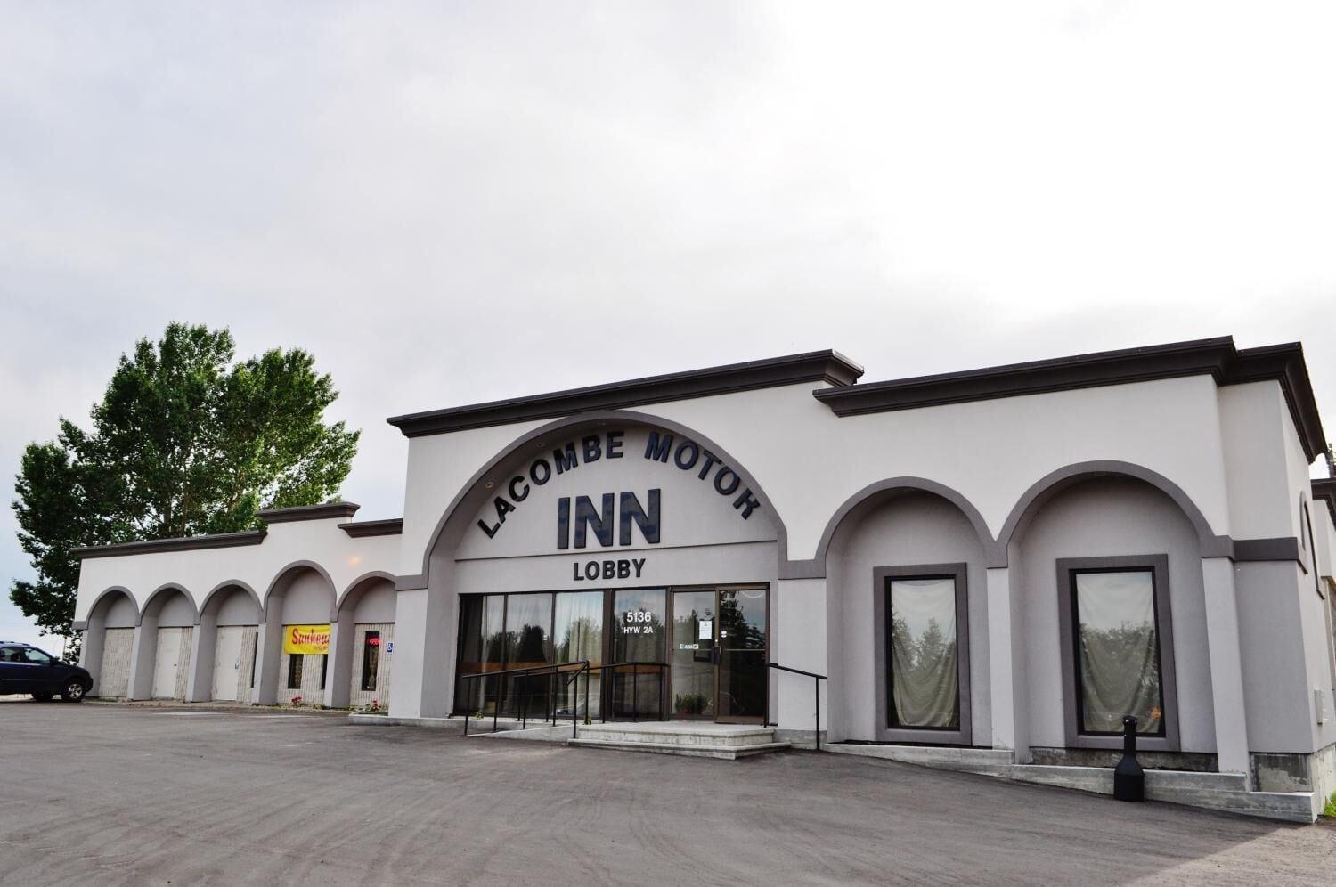 Vista Exterior Lacombe Motor Inn