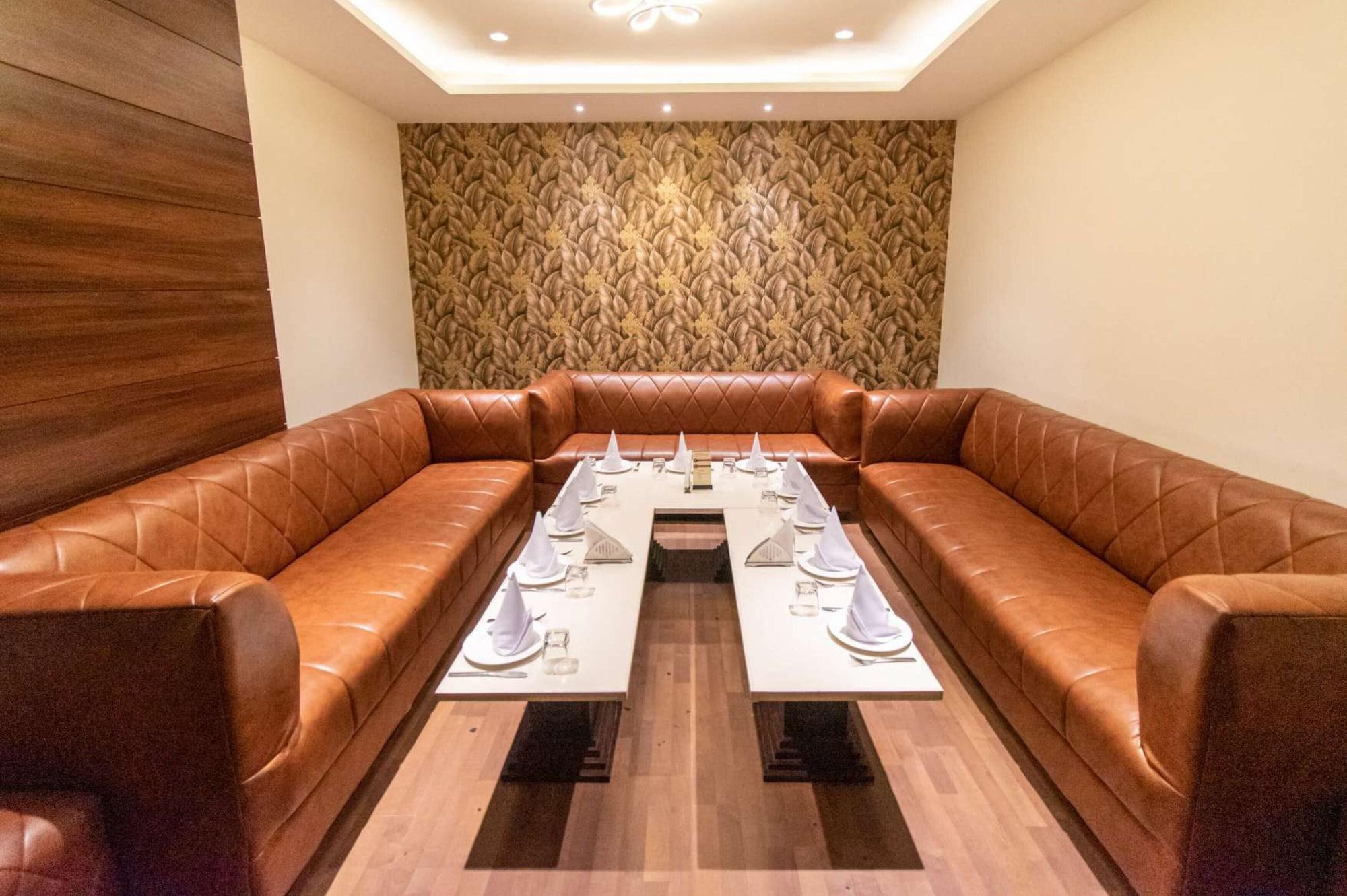 Restaurant The Grand Ambassador