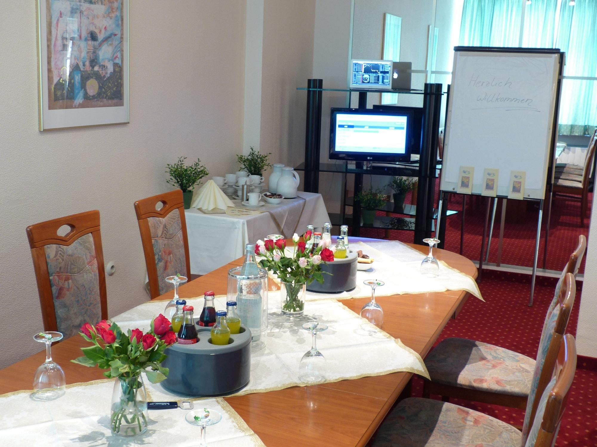 Sala de Reuniones City Hotel by Celina