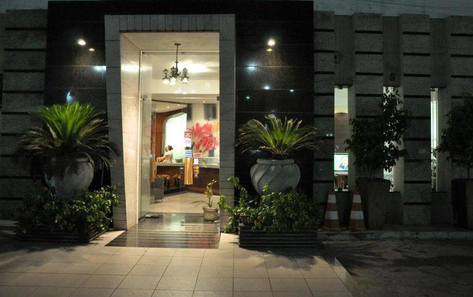 Vista Exterior Express Plaza Hotel