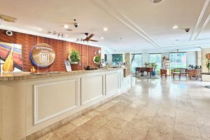 Alquiler Vacacional - 1006  SunDeck Suite 2 Queen Beds sleeps 4- 10th Floor @ WAIKIKI GRAND HOTEL