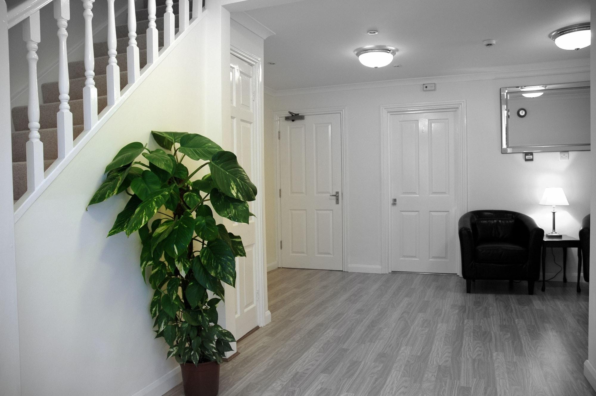 Vista Lobby Whites Gates Hotel