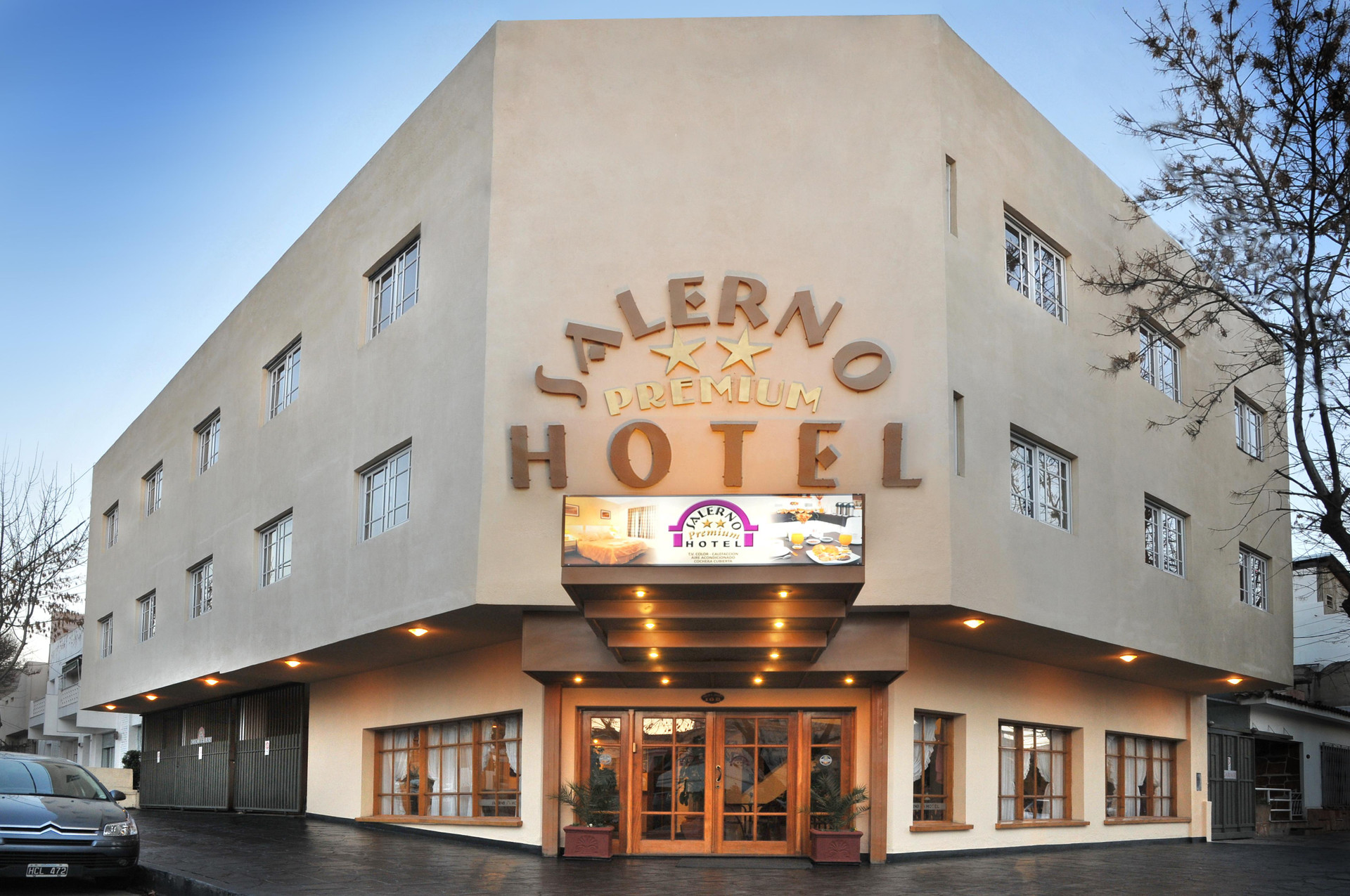 Vista Exterior Hotel Salerno