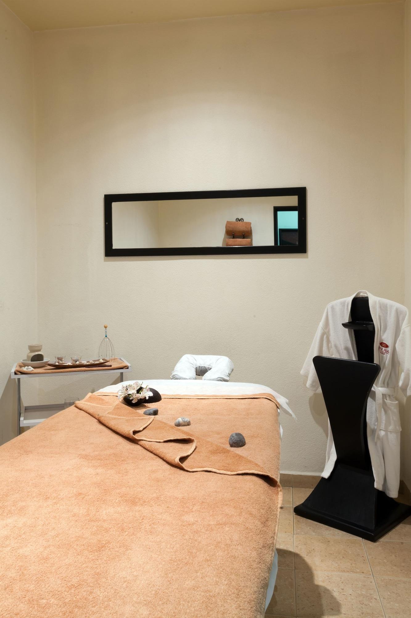 Spa Crowne Plaza Toluca Lancaster by IHG